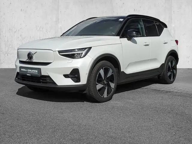 Volvo XC40 view 2