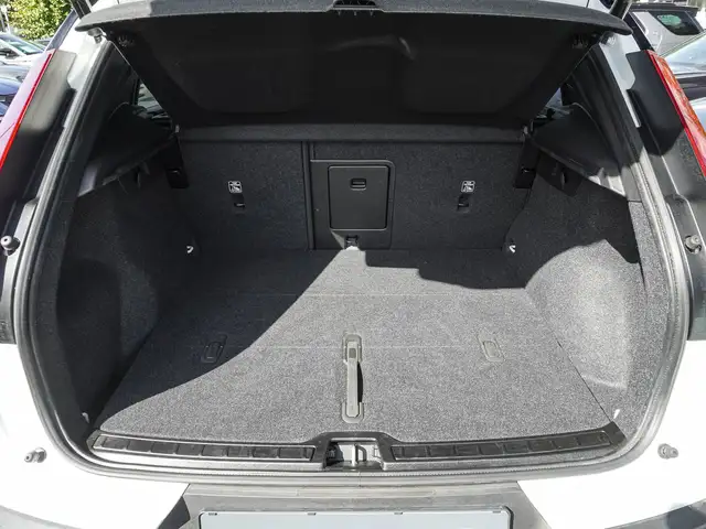Volvo XC40 view 18