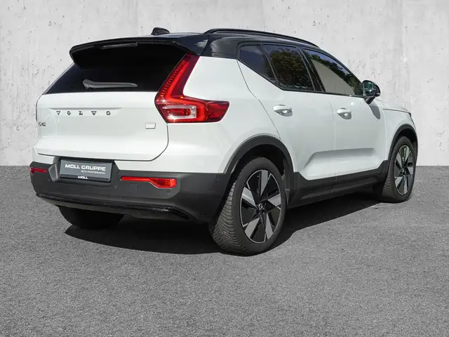 Volvo XC40 view 4