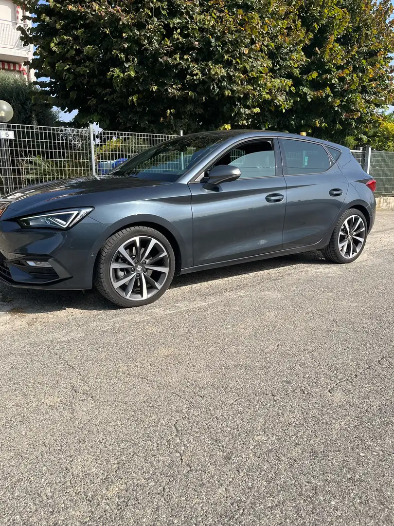 SEAT Leon e-Hybrid FR siva - 1