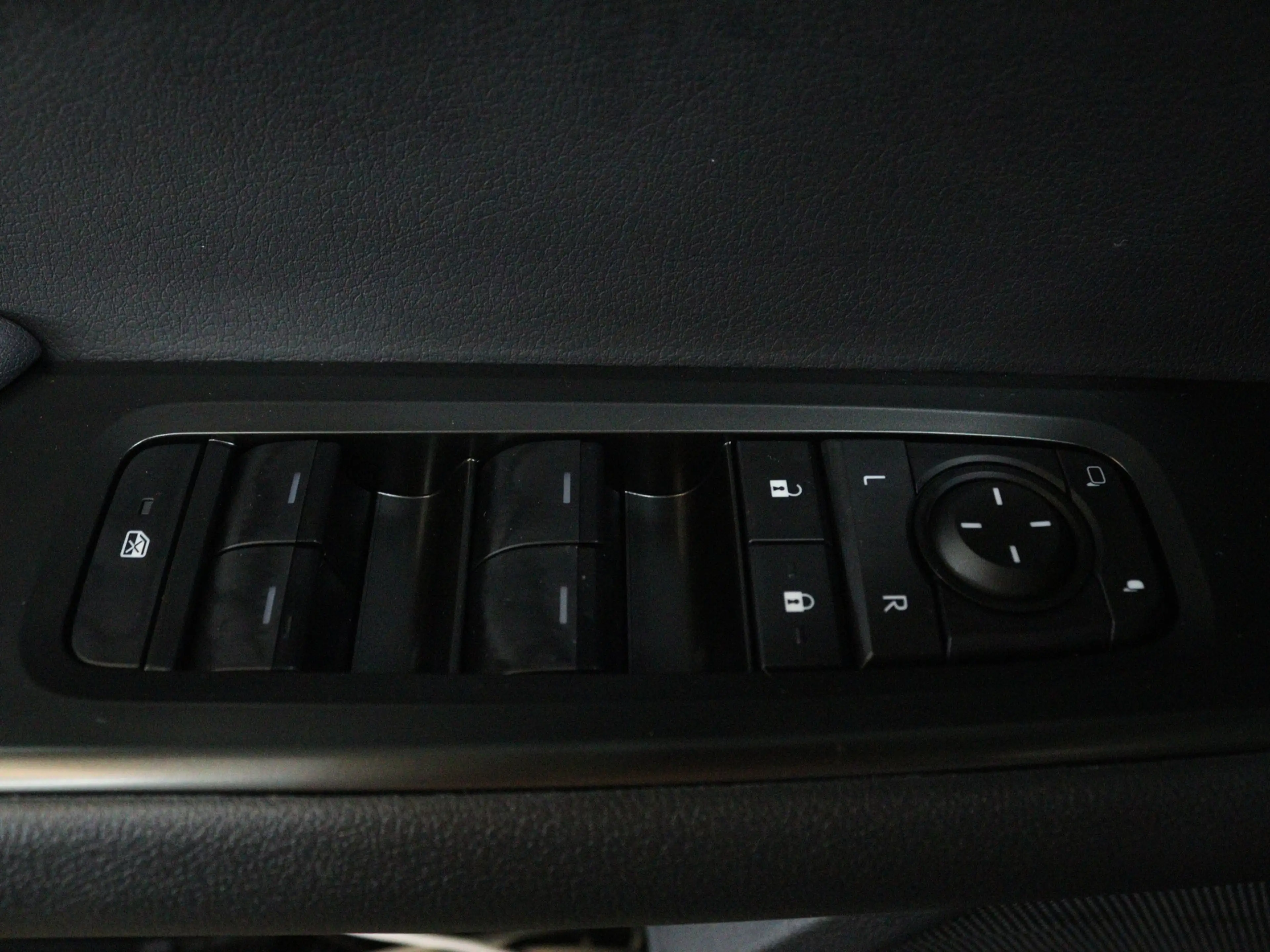 Lexus UX 300h 35th Edition | Black Edition | Navigatie | PDC | S — photo 4