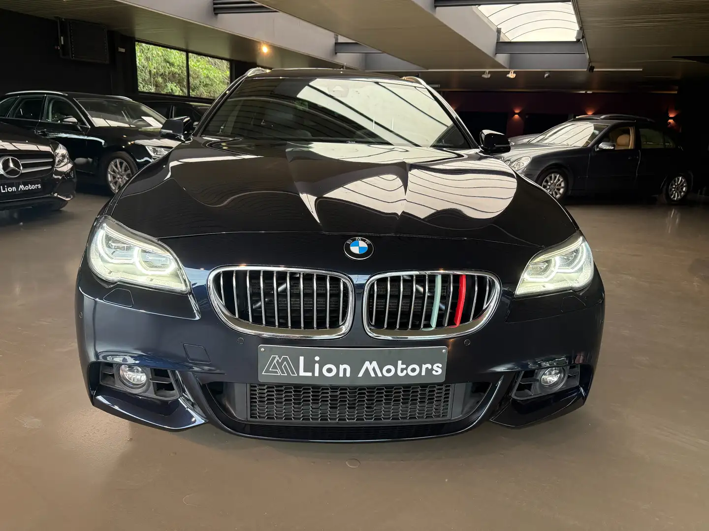 BMW 520 d xDrive M-SPORT*HEAD-UP*PANO*LEDER*VERWARM*TOP Bleu - 2