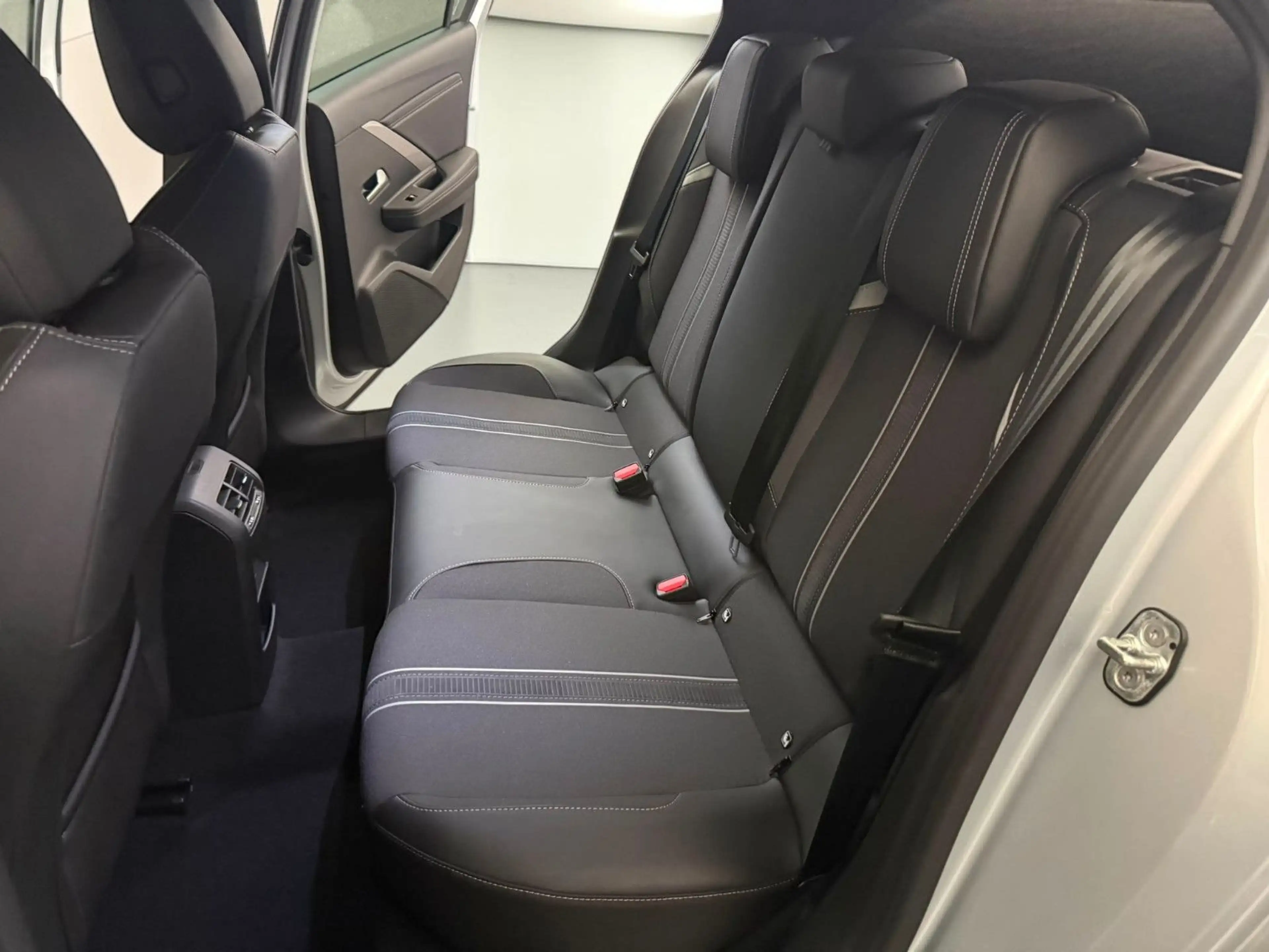 Opel Astra 1.2 Turbo GS*TECH-PAKET*LED*360°*MY25 — photo 13