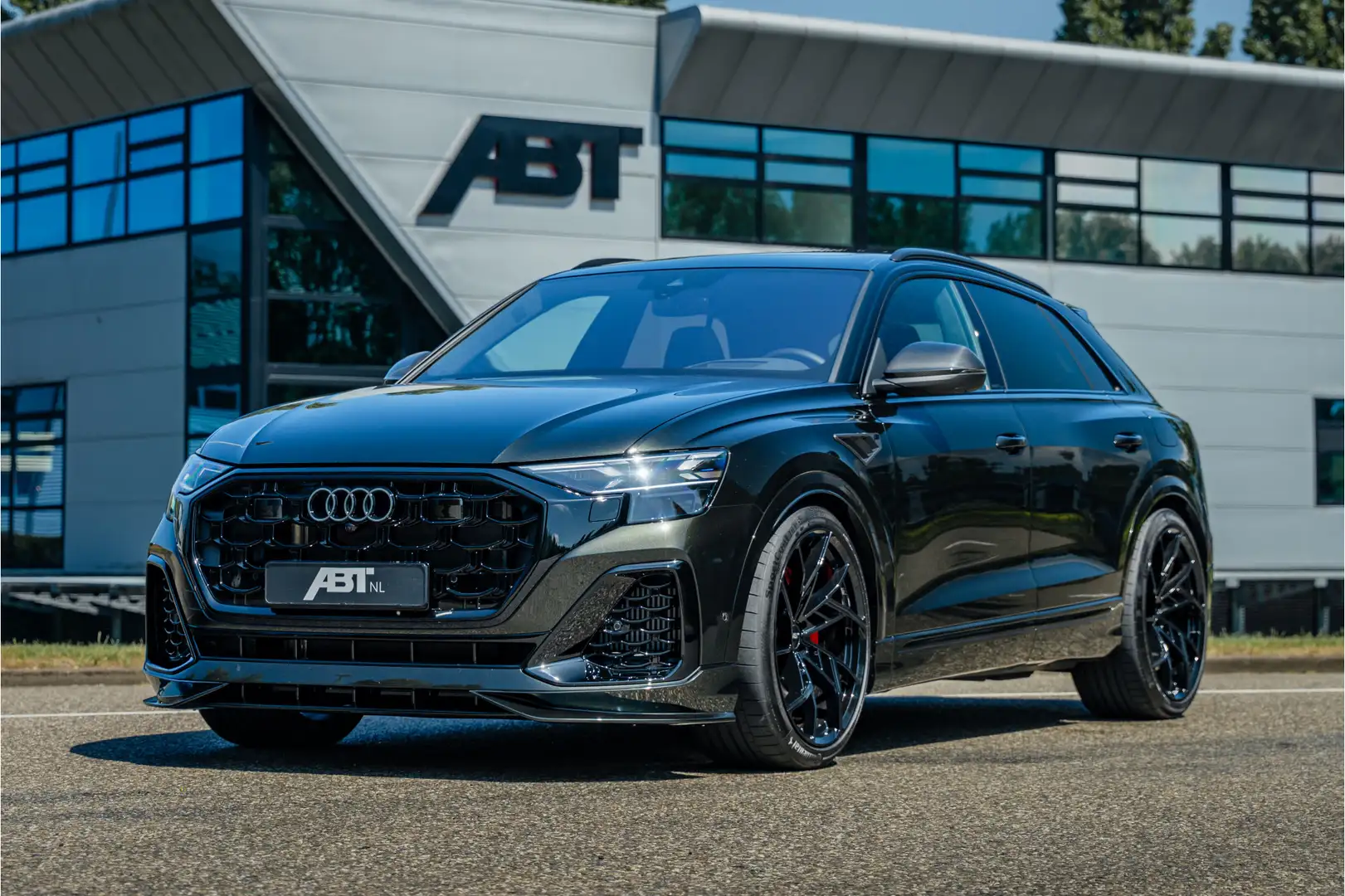 Audi Q8 60 TFSI e 557pk quattro ABT Aero Competition | Aud Groen - 1