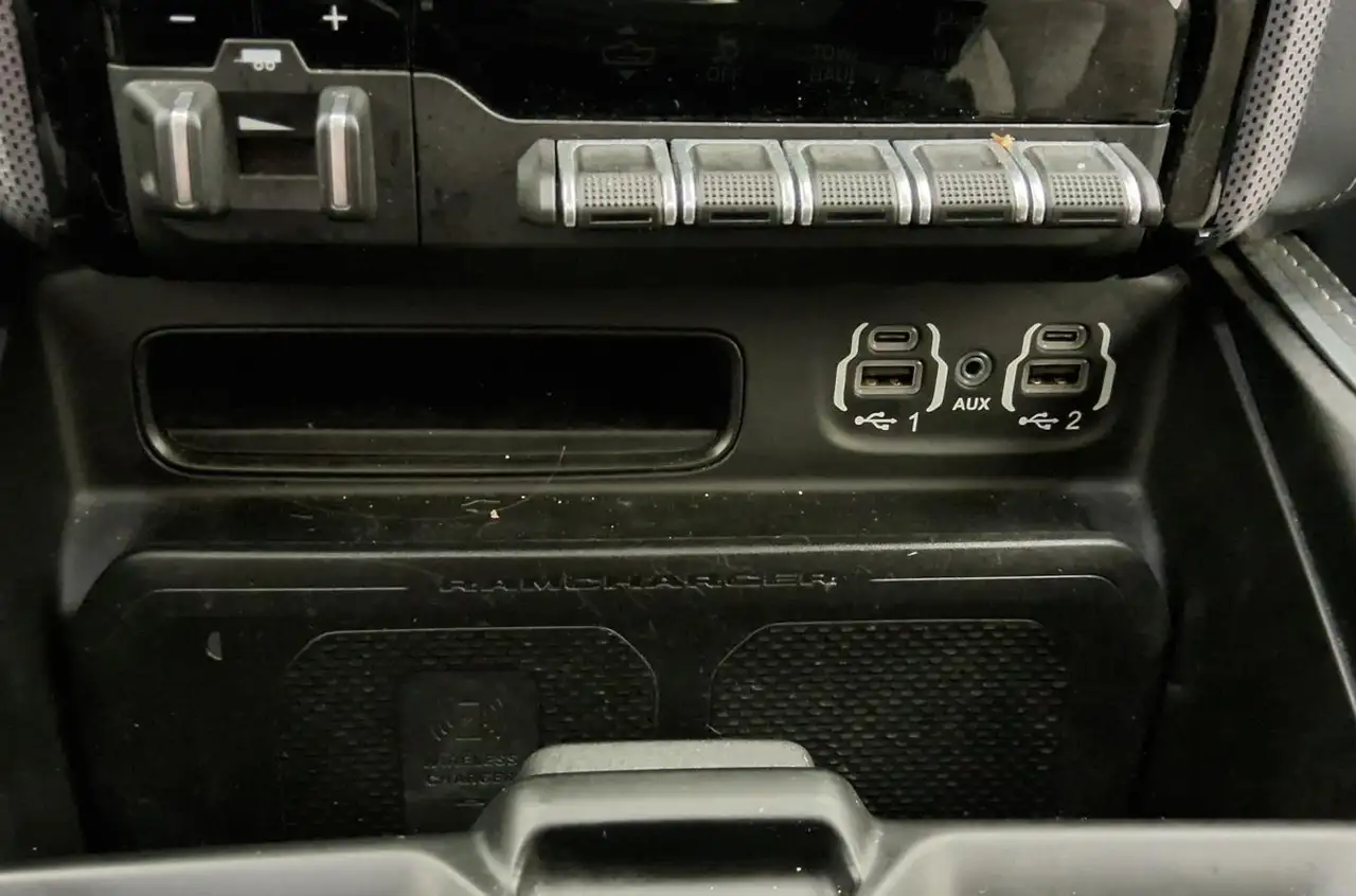 RAM 1500 снимка RAM 1500