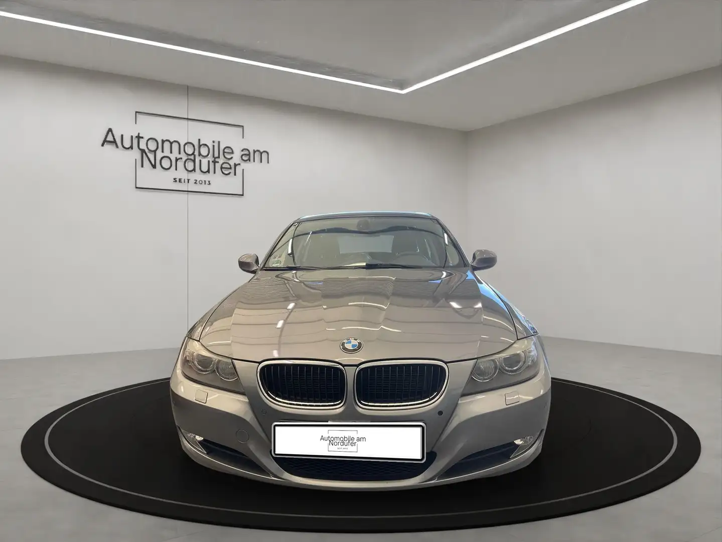 BMW 318 i touring Aut-2Hand-Scheckheft-Xenon-Panorama-Navi Gris - 1