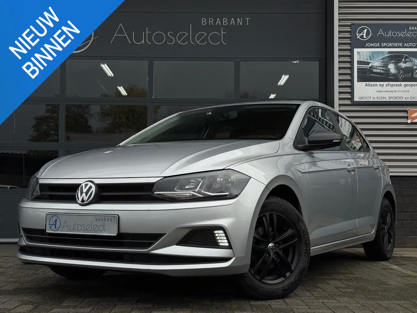Volkswagen Polo 1.0 MPI Trendline Airco Bluetooth LMV Gris - 1
