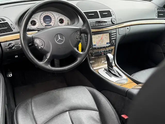 Mercedes-Benz E-Class view 3