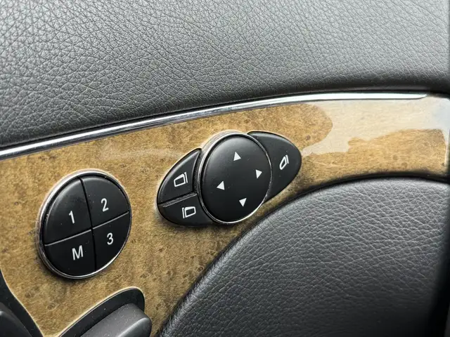 Mercedes-Benz E-Class view 13