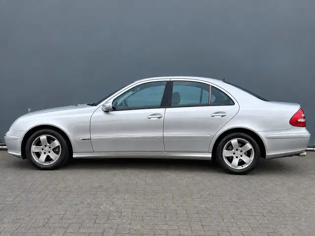 Mercedes-Benz E-Class view 9