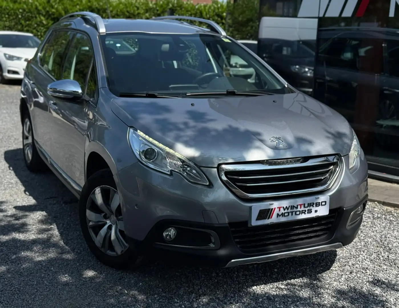 Peugeot 2008 1.6i Active Zwart - 2