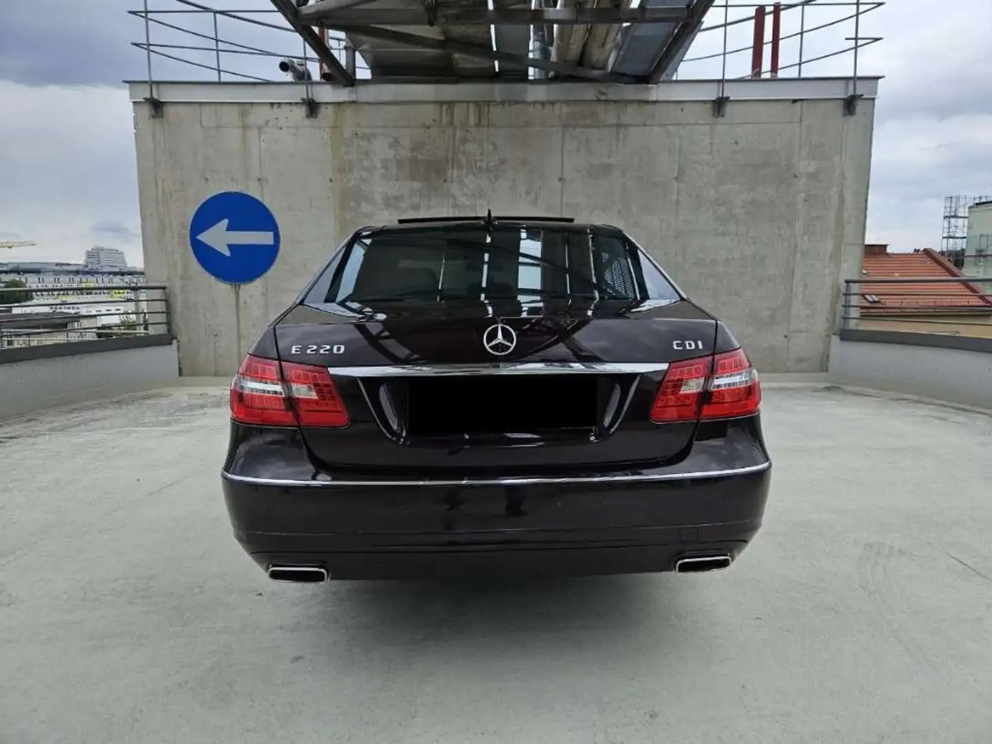 Mercedes-Benz E 220 CDI DPF BlueEFFICIENCY - 2