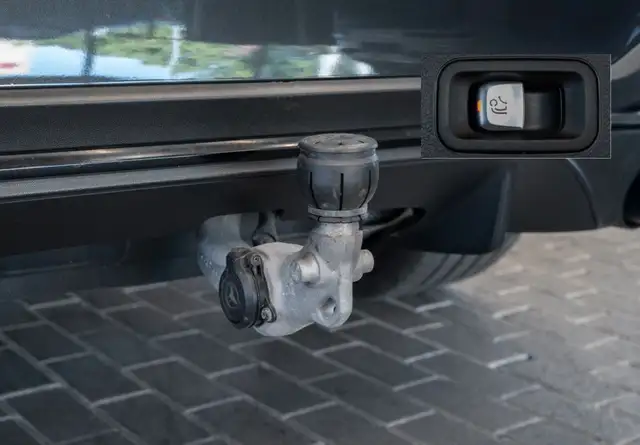 Mercedes-Benz GLC Class view 10