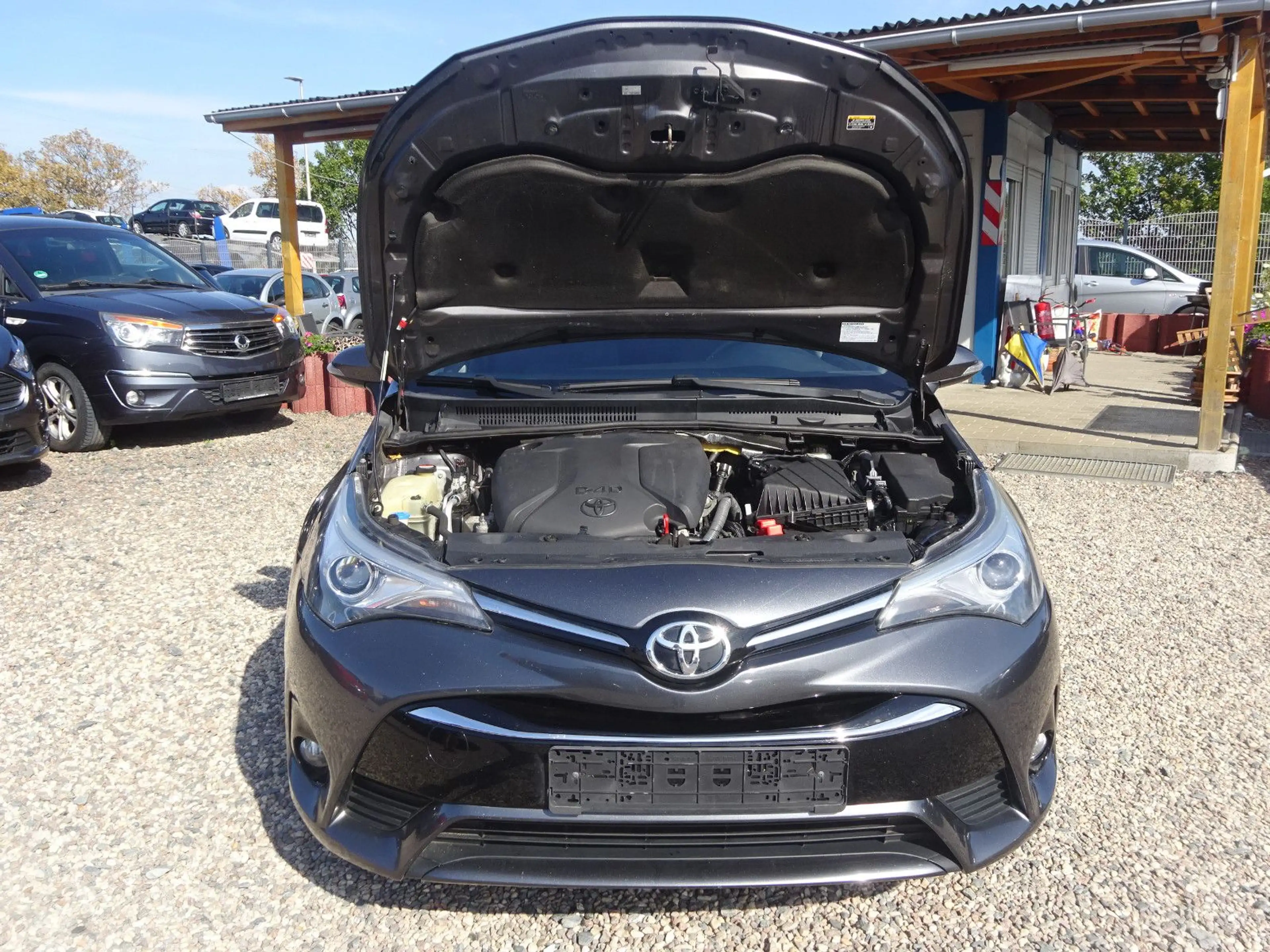 Toyota Avensis 2.0-l-D-4D Touring Sports Edition-S — photo 14
