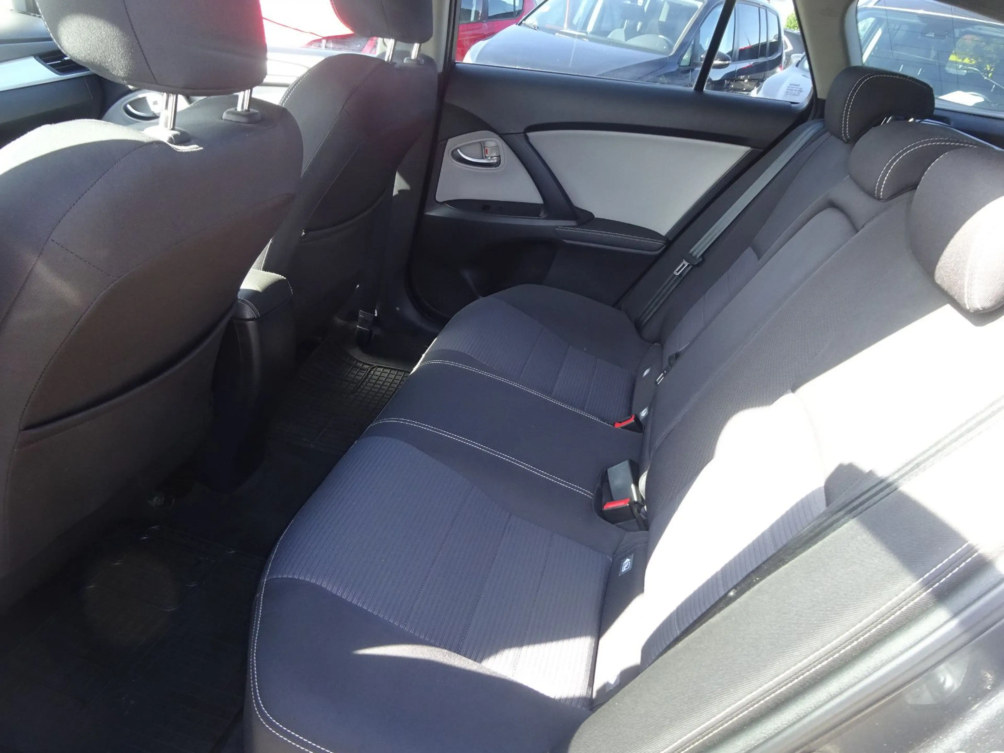 Toyota Avensis 2.0-l-D-4D Touring Sports Edition-S — photo 8