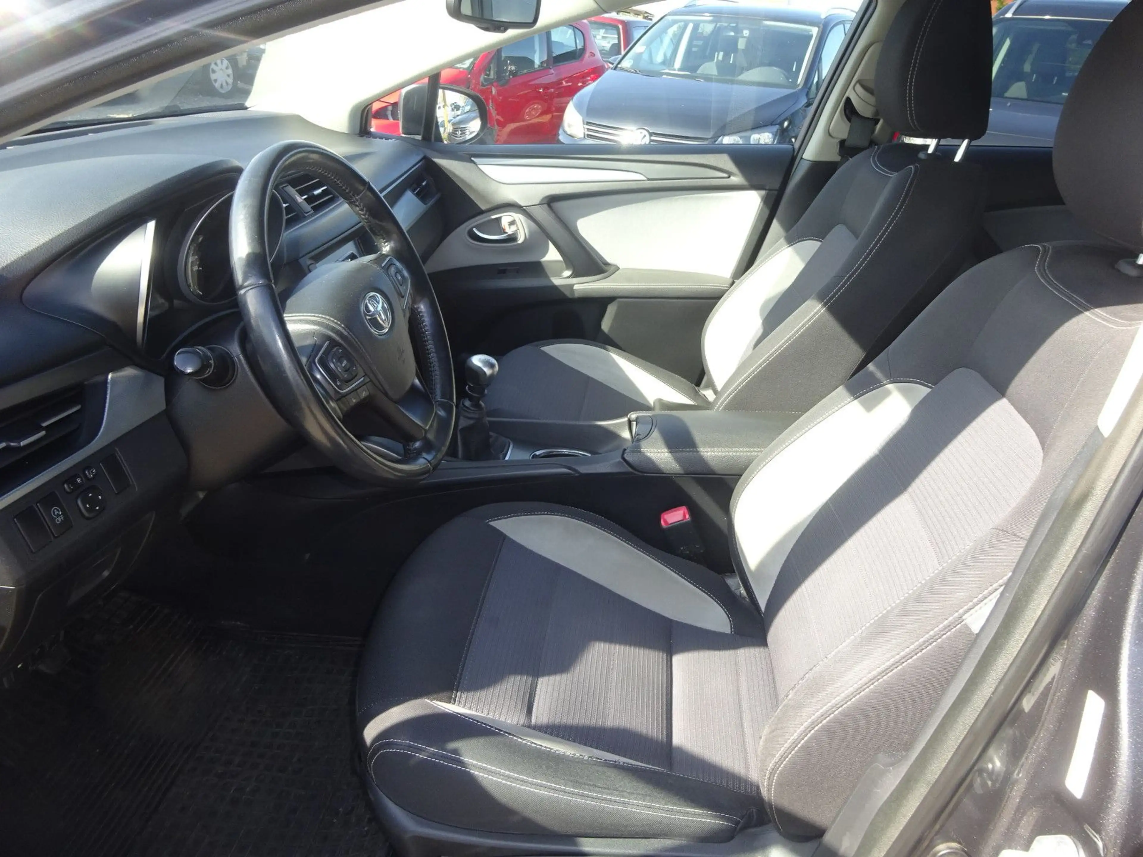 Toyota Avensis 2.0-l-D-4D Touring Sports Edition-S — photo 7