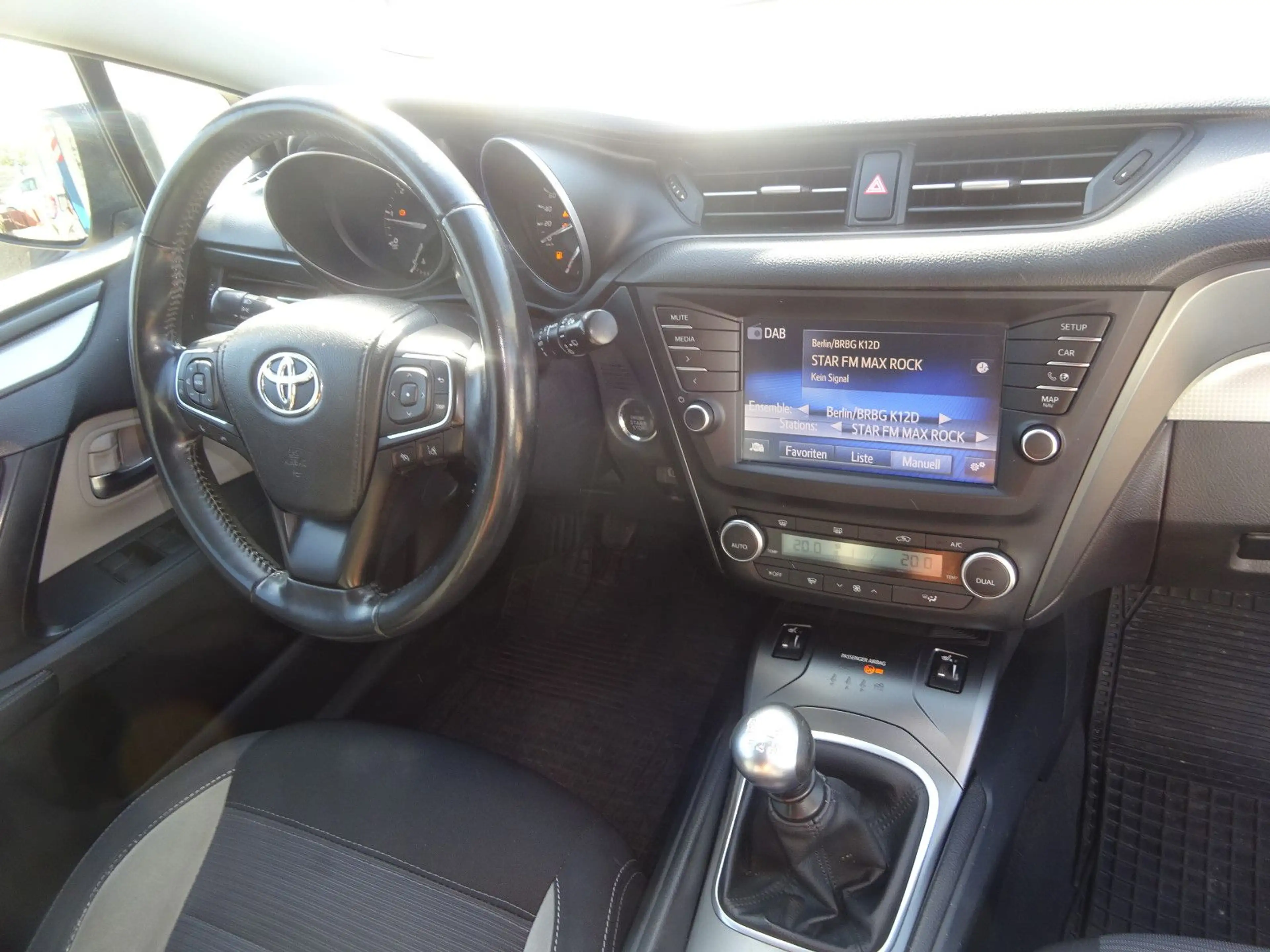 Toyota Avensis 2.0-l-D-4D Touring Sports Edition-S — photo 12