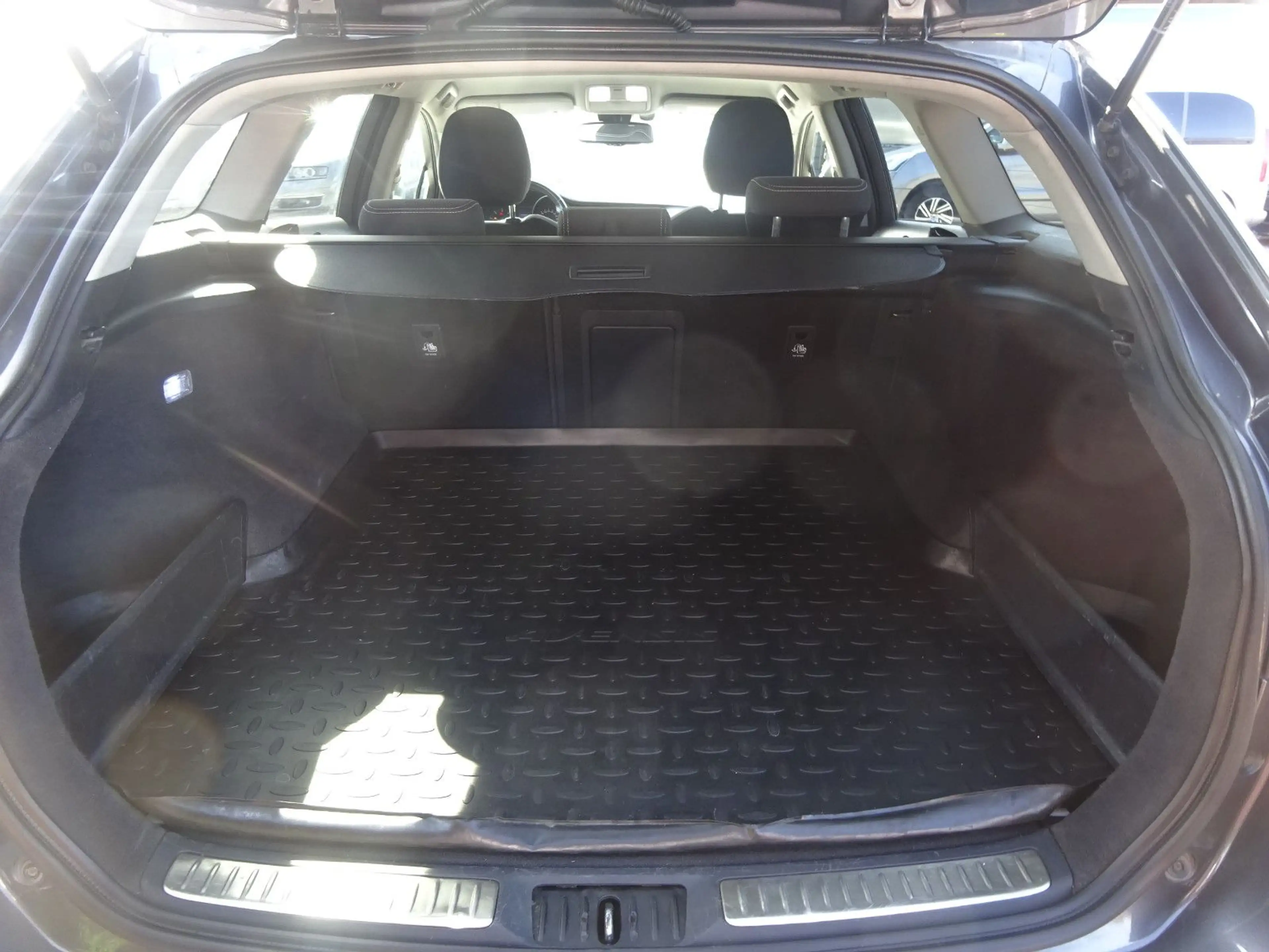 Toyota Avensis 2.0-l-D-4D Touring Sports Edition-S — photo 10