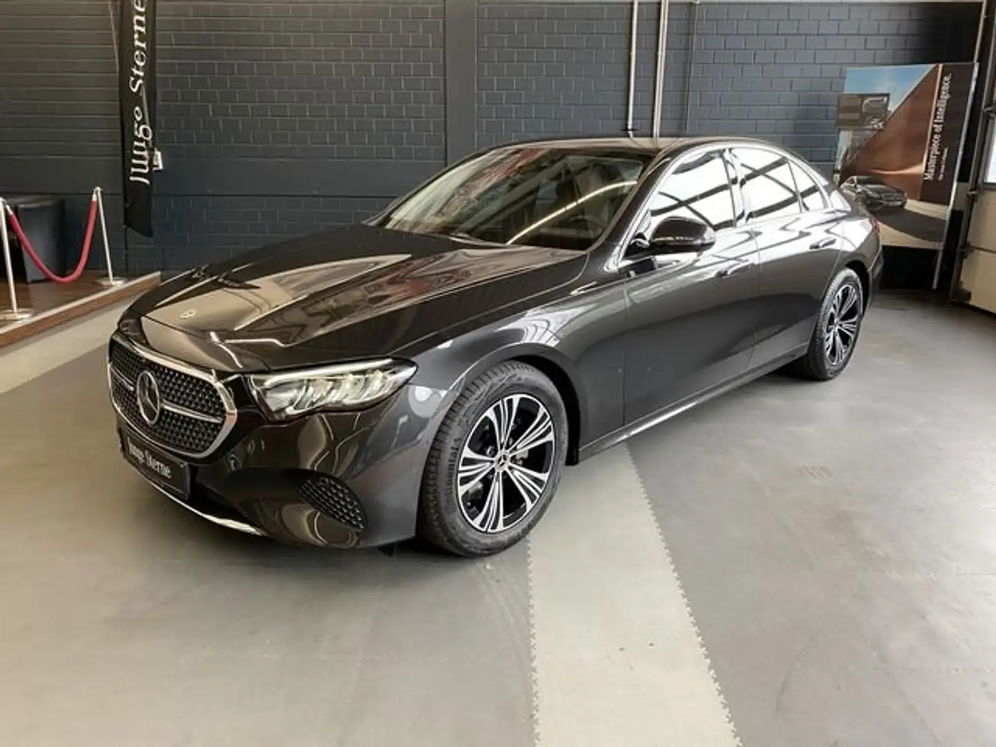 Mercedes-Benz E 200 E 200 Avantgarde Adv. Distronic LED MBUX Sitzh. Šedá - 1