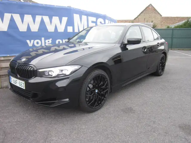BMW 318 iA FACELIFT + 19" BLACK M-VELG + PROF NAVI + CARPLAY
