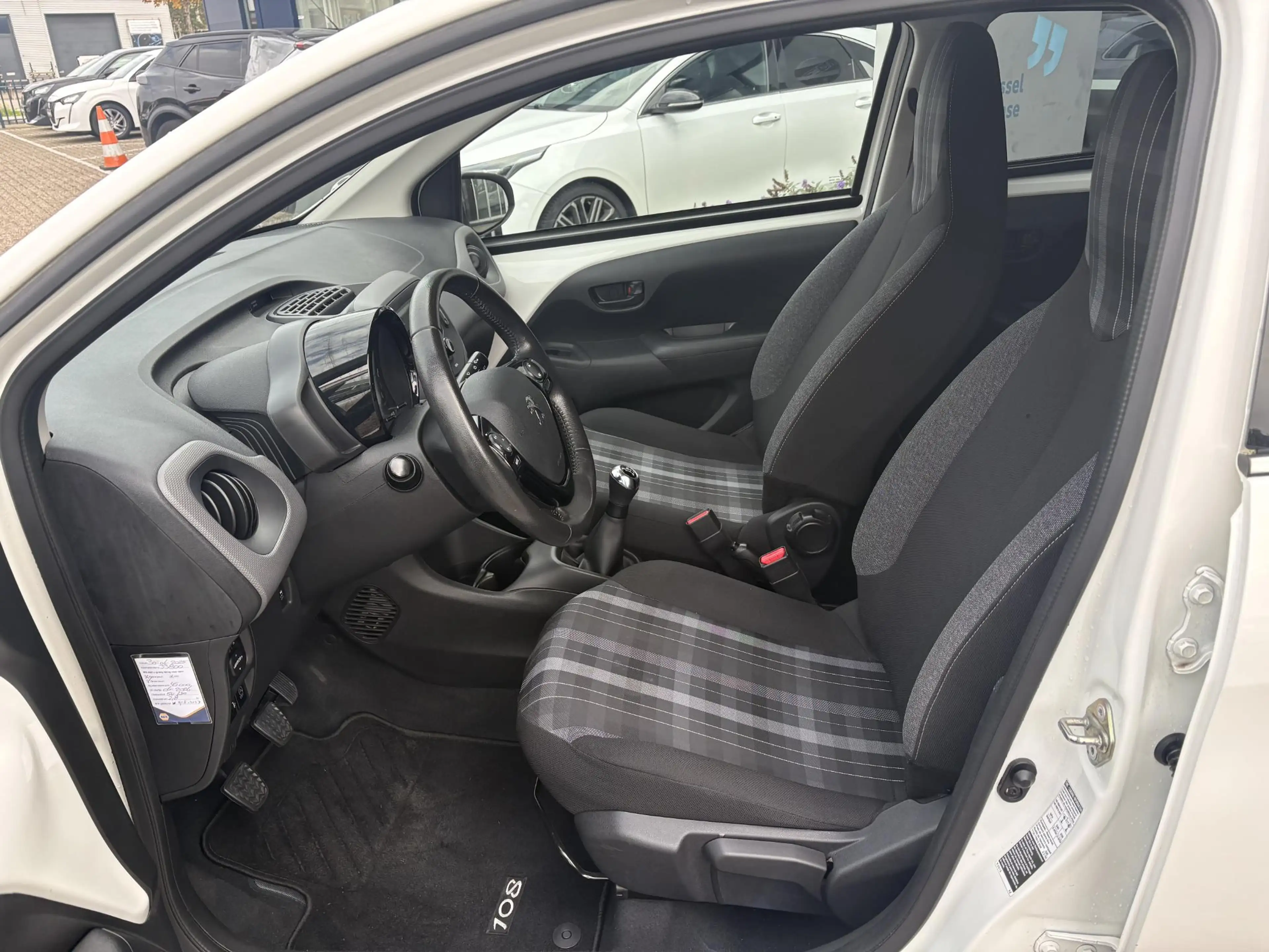 Peugeot 108 1.0 e-VTi Active — photo 9