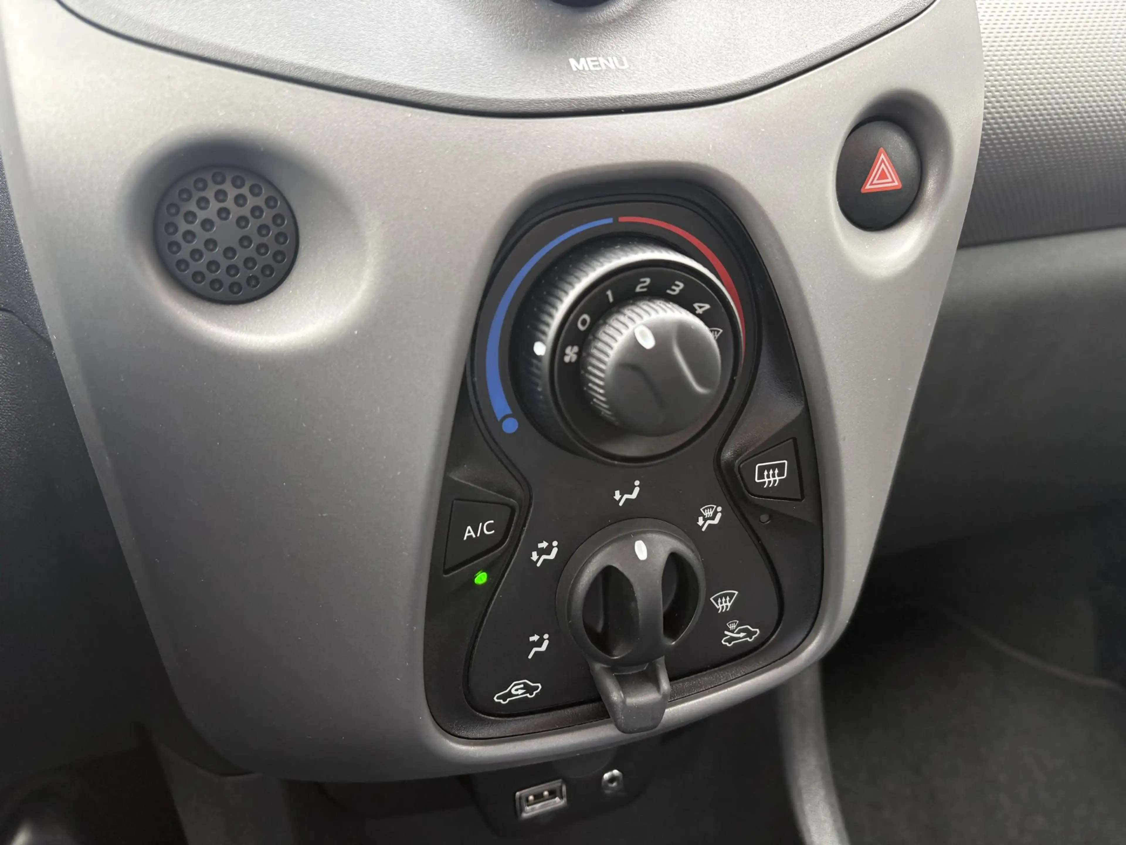 Peugeot 108 1.0 e-VTi Active — photo 15