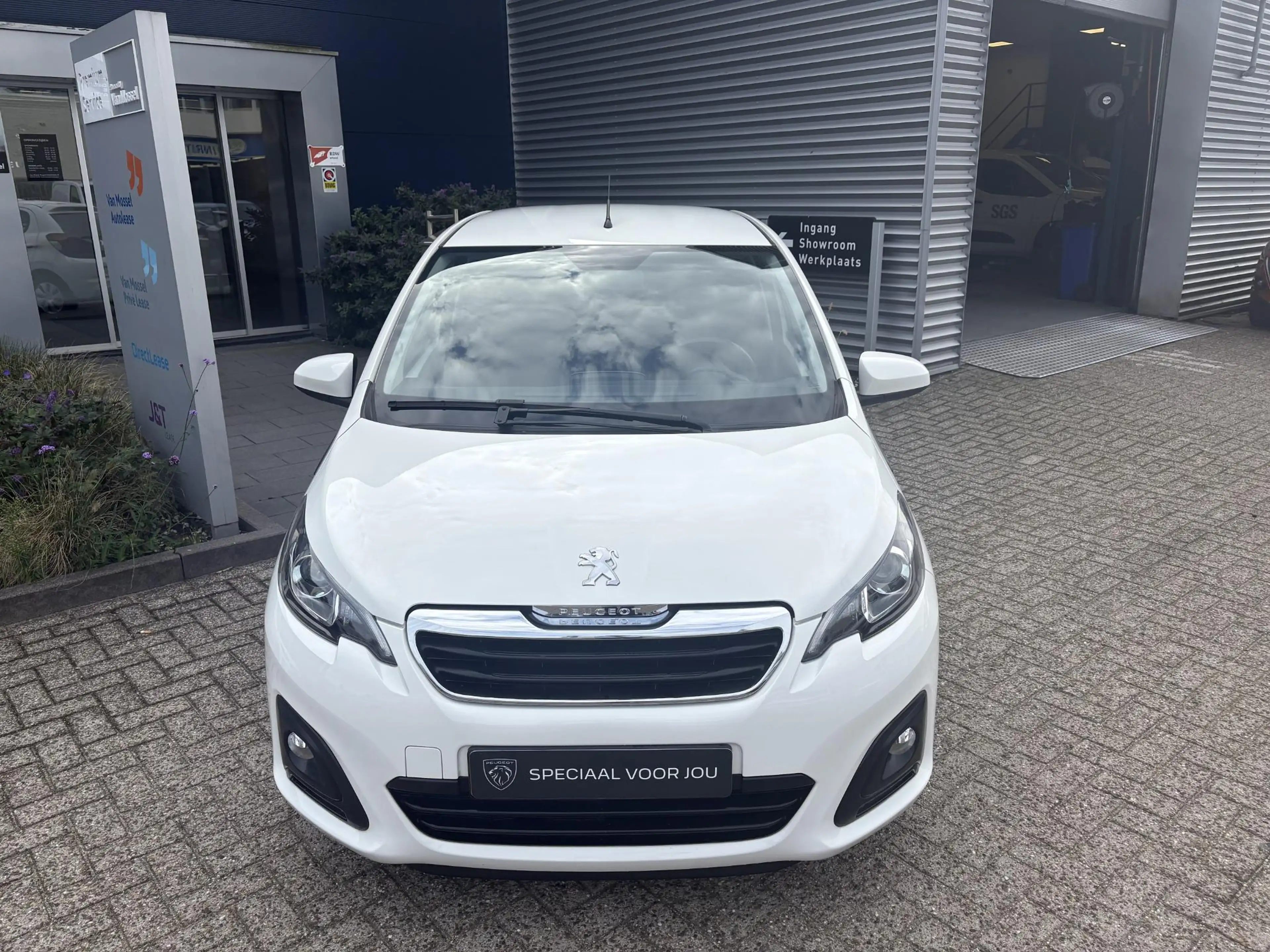 Peugeot 108 1.0 e-VTi Active — photo 4