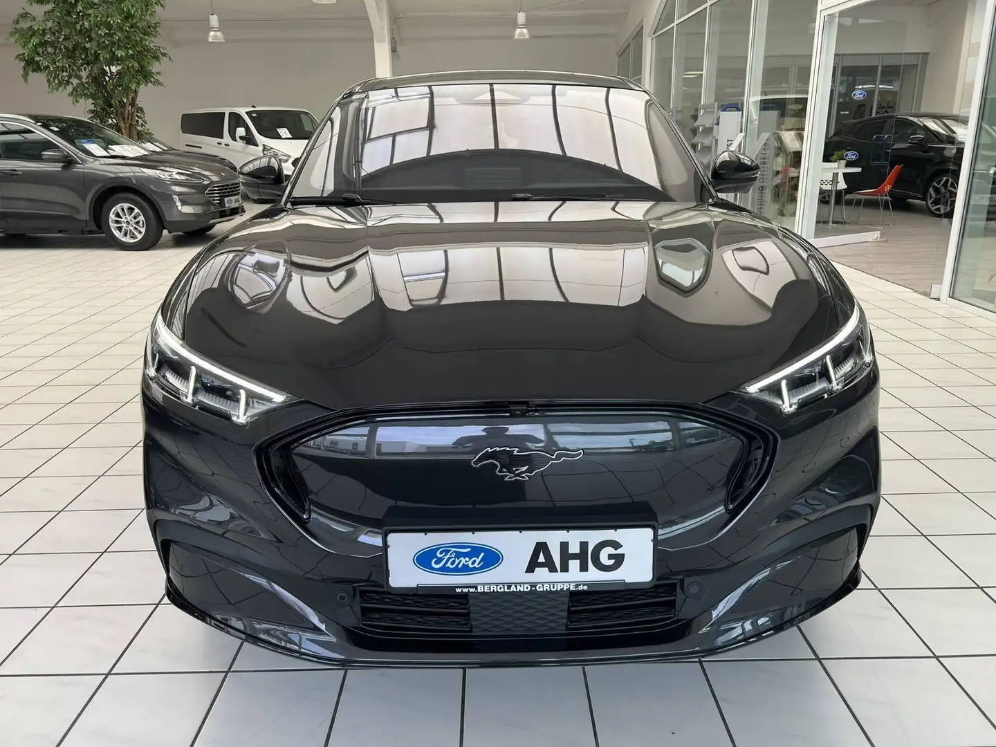 Ford Mustang Mach-E Premium AWD *Panoramadach* Grau - 2