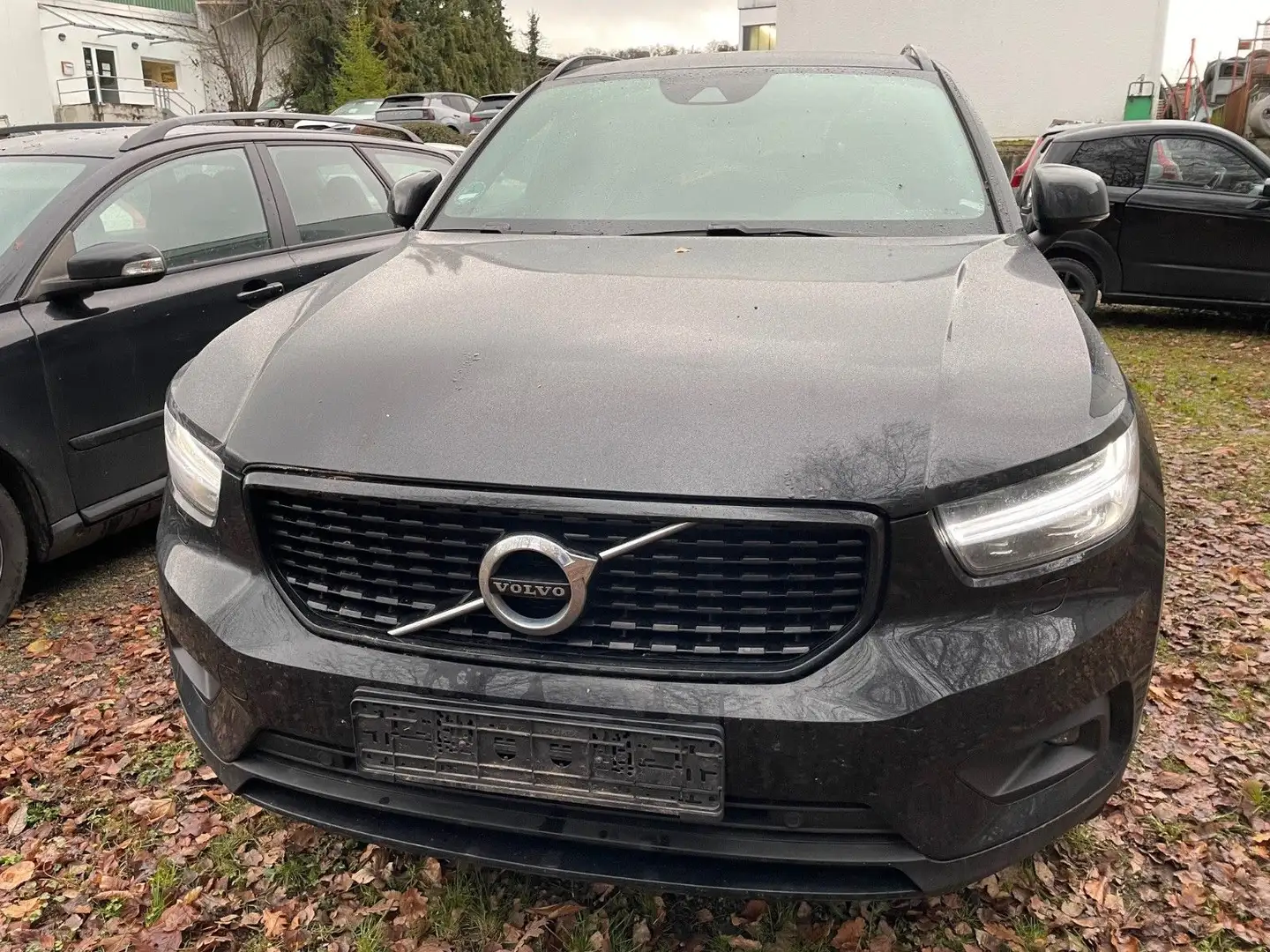 Volvo XC40 B4 Benzin AWD R-Design 8G-Aut/Leder/H+K/19" Schwarz - 2