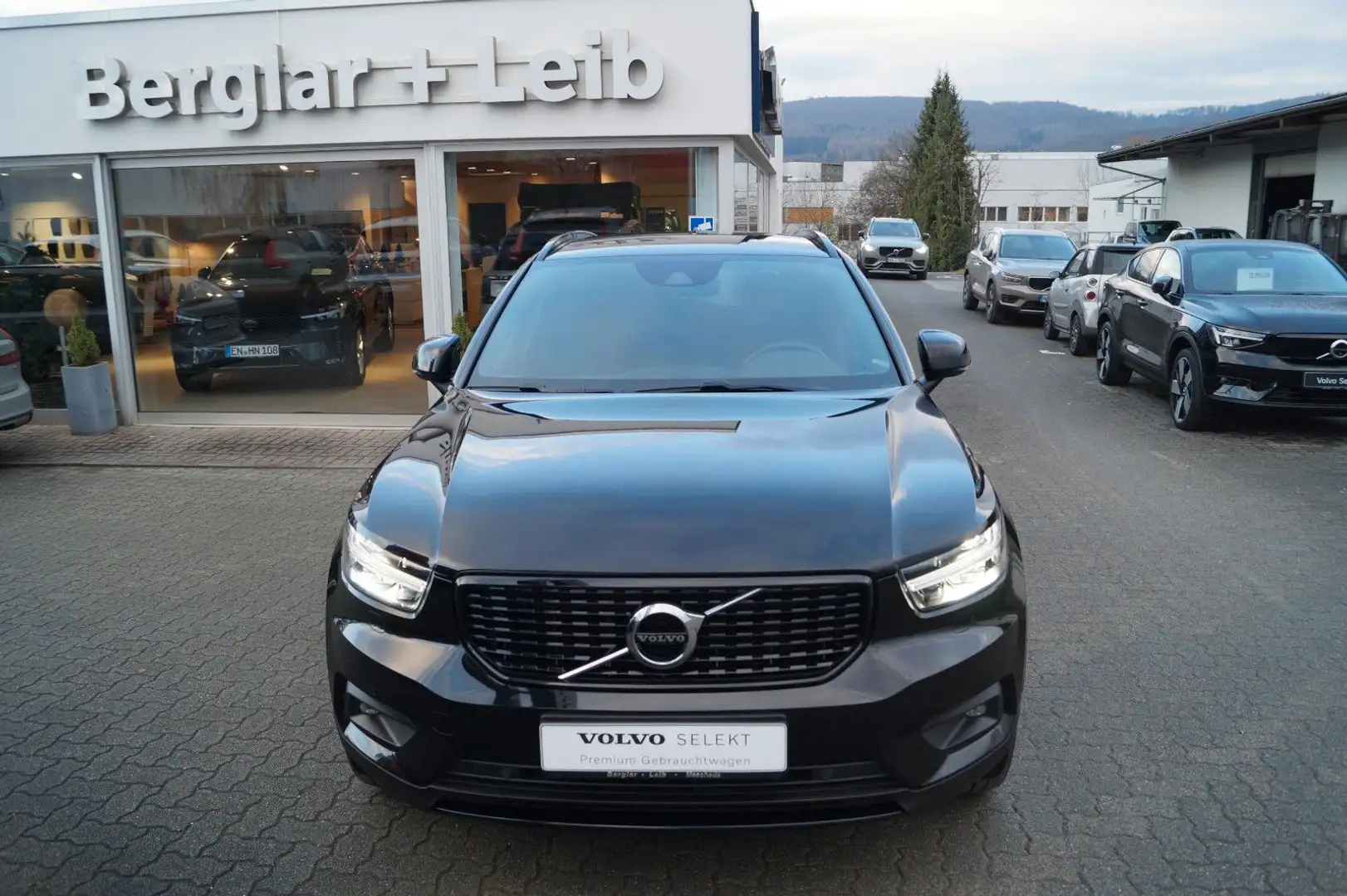 Volvo XC40 B4 Benzin AWD R-Design 8G-Aut/Leder/H+K/19" Noir - 1