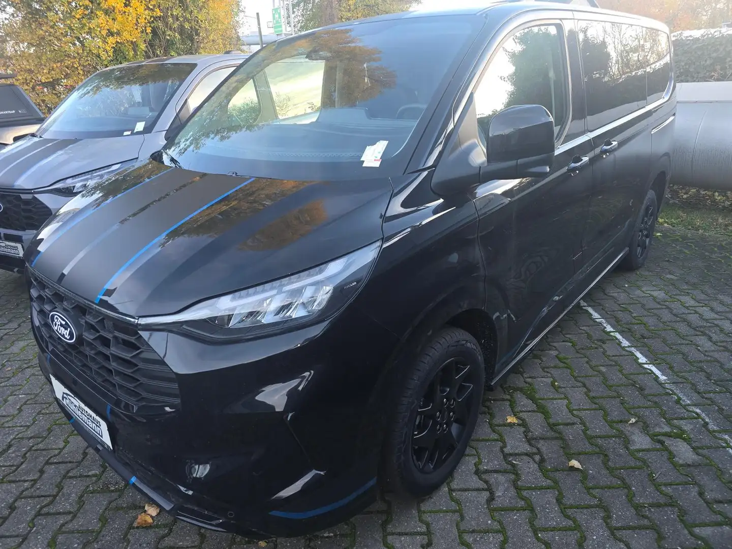 Ford Tourneo Custom 320 L1 Tourneo Sport AWD Schwarz - 2