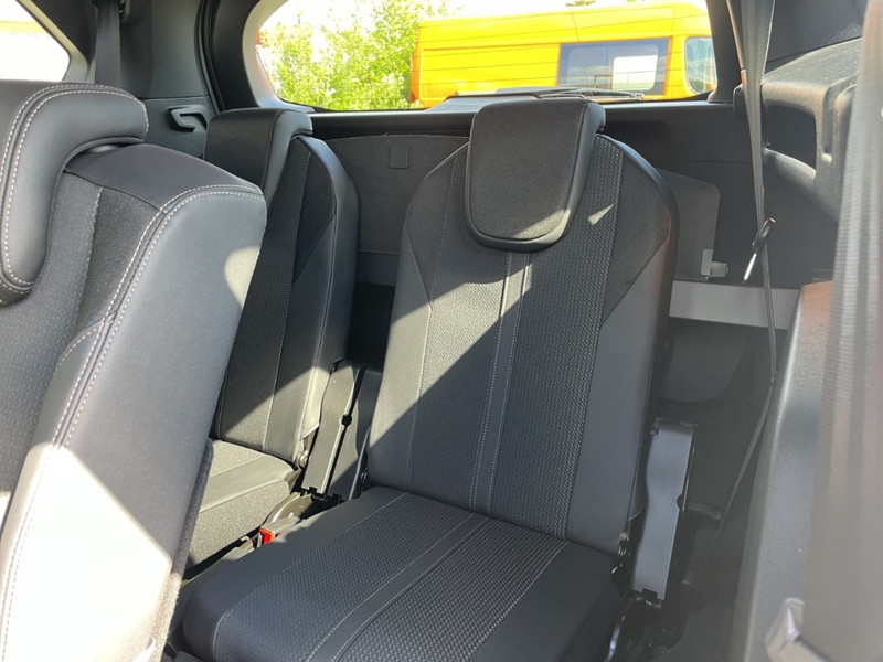 Peugeot 5008 GT HYBRID 136 7-Sitzer Navi Digitales Cockpit LED — photo 22