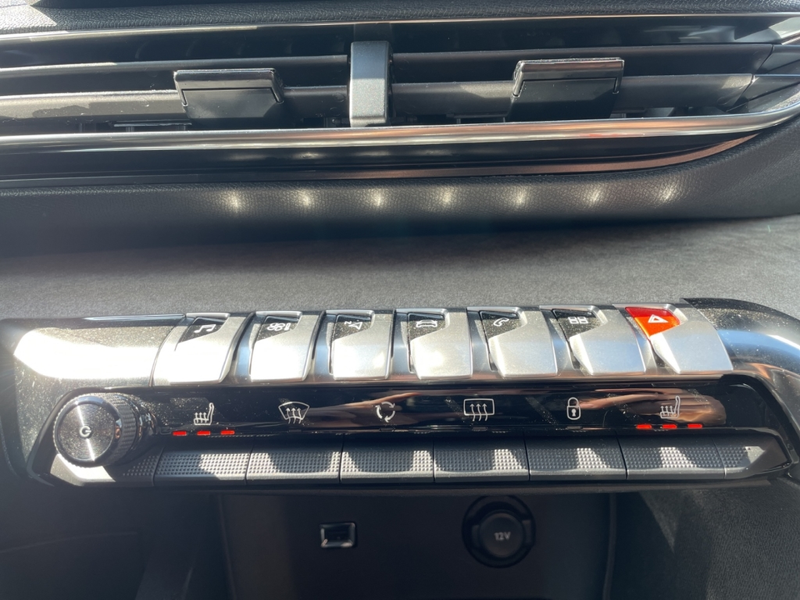 Peugeot 5008 GT HYBRID 136 7-Sitzer Navi Digitales Cockpit LED — photo 18