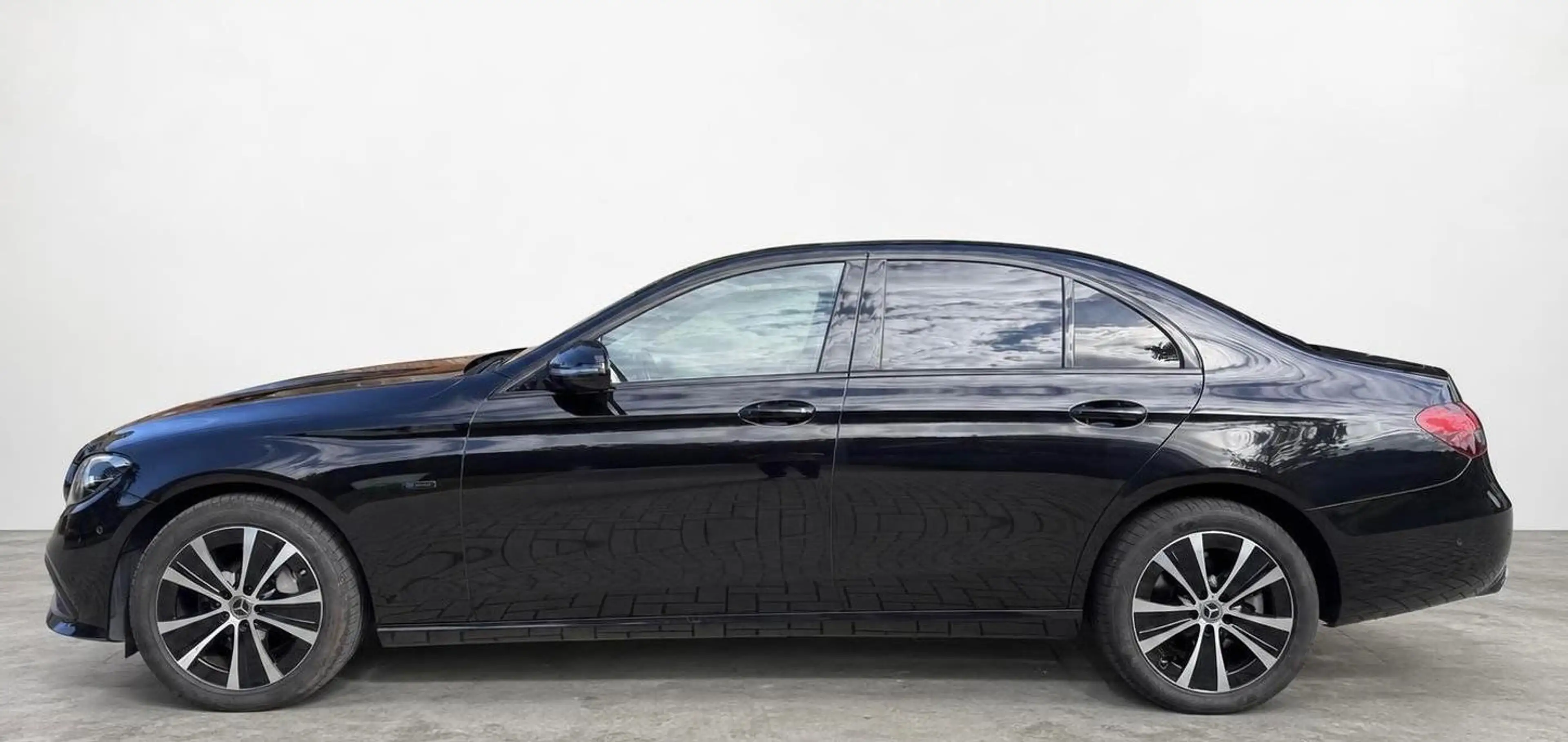 Mercedes-Benz E 300 de Limo Burmester/KAMERA/NIGHT/WIDESCREEN — photo 2