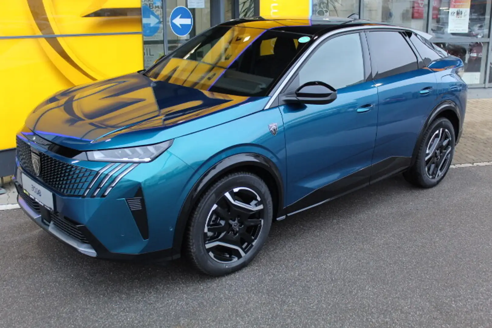 Peugeot 3008 Elektro 210 73kWh GT Blau - 1