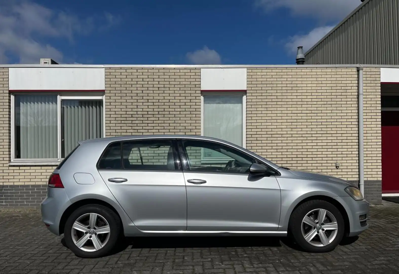 Volkswagen Golf 1.2 TSI Highline BlueMotion PARKEERHULP Gris - 2