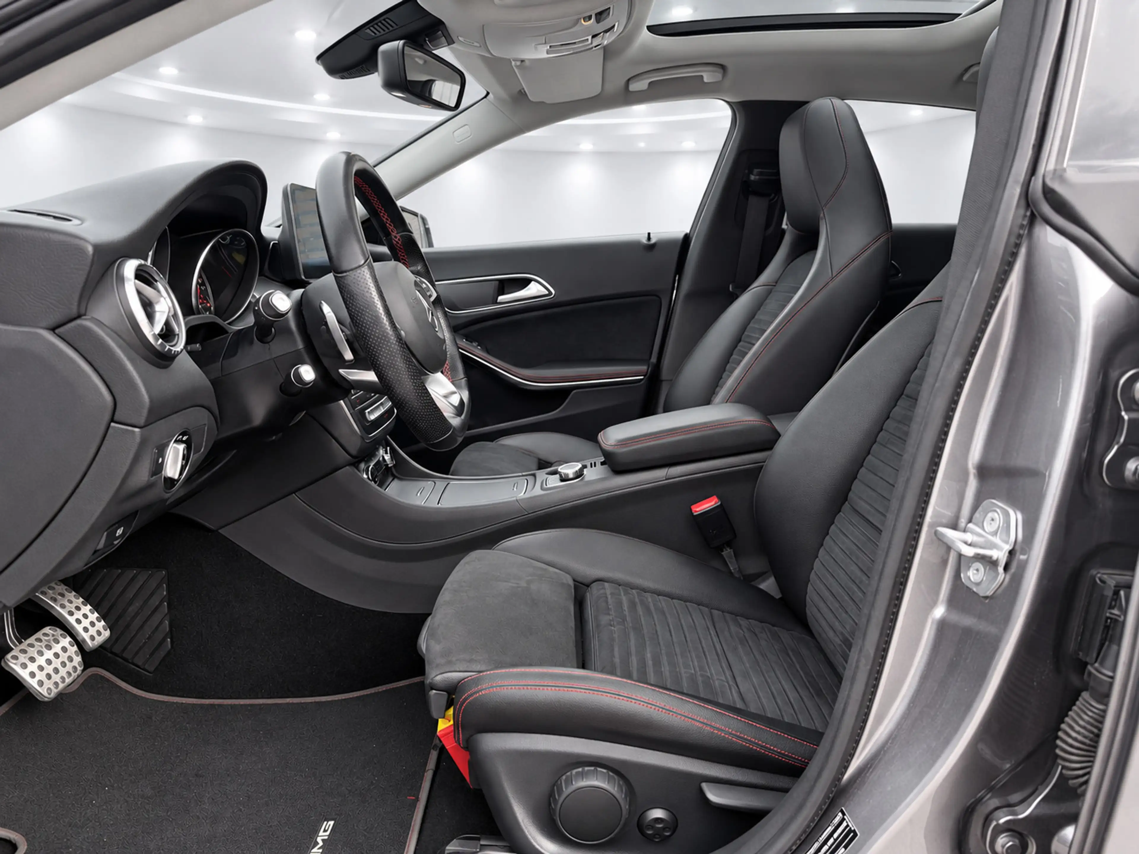 Mercedes-Benz CLA 180 Shooting Brake - Pano - Camera - Dealer Onderhoude — photo 13