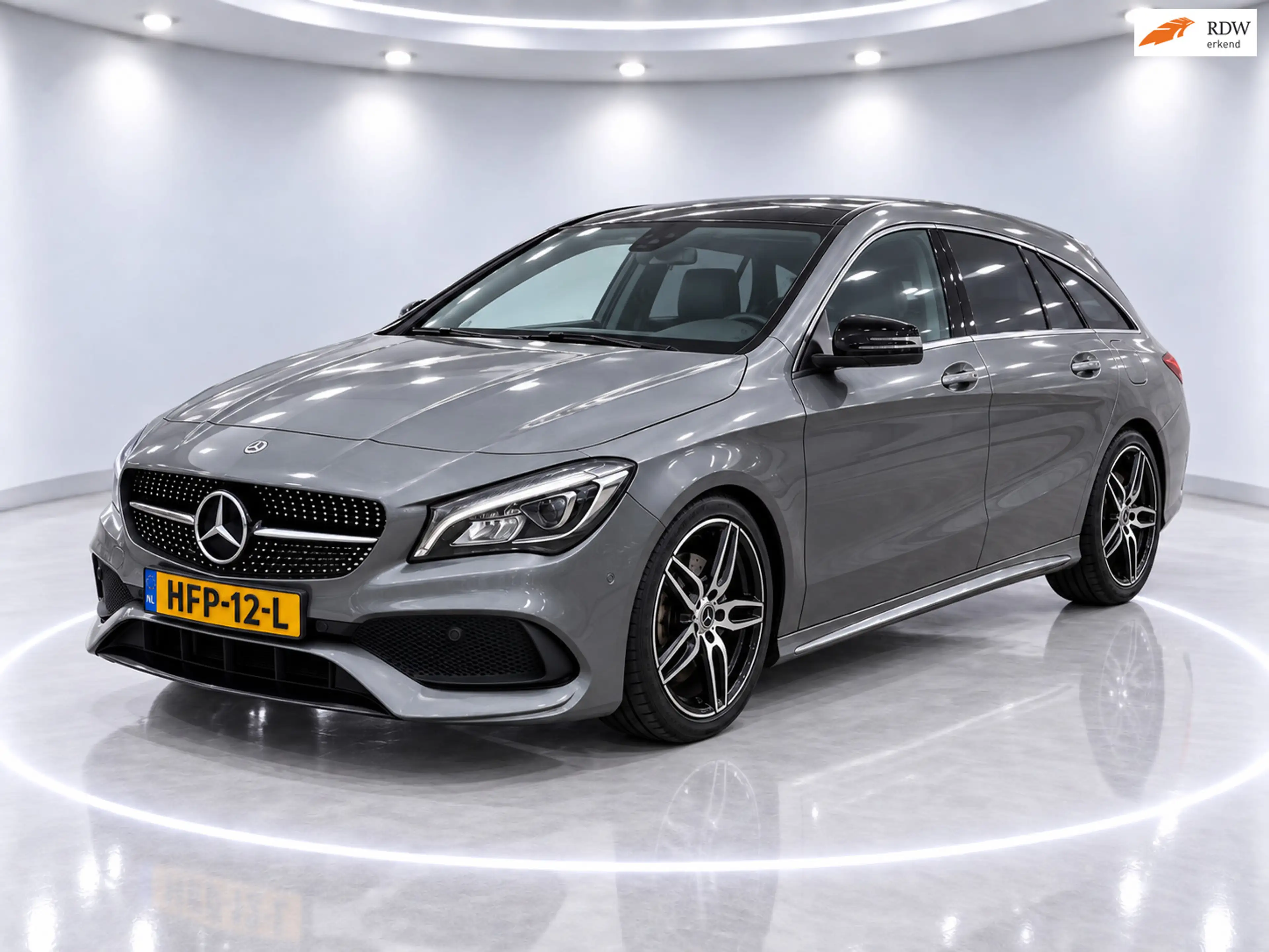 Mercedes-Benz CLA 180 Shooting Brake - Pano - Camera - Dealer Onderhoude