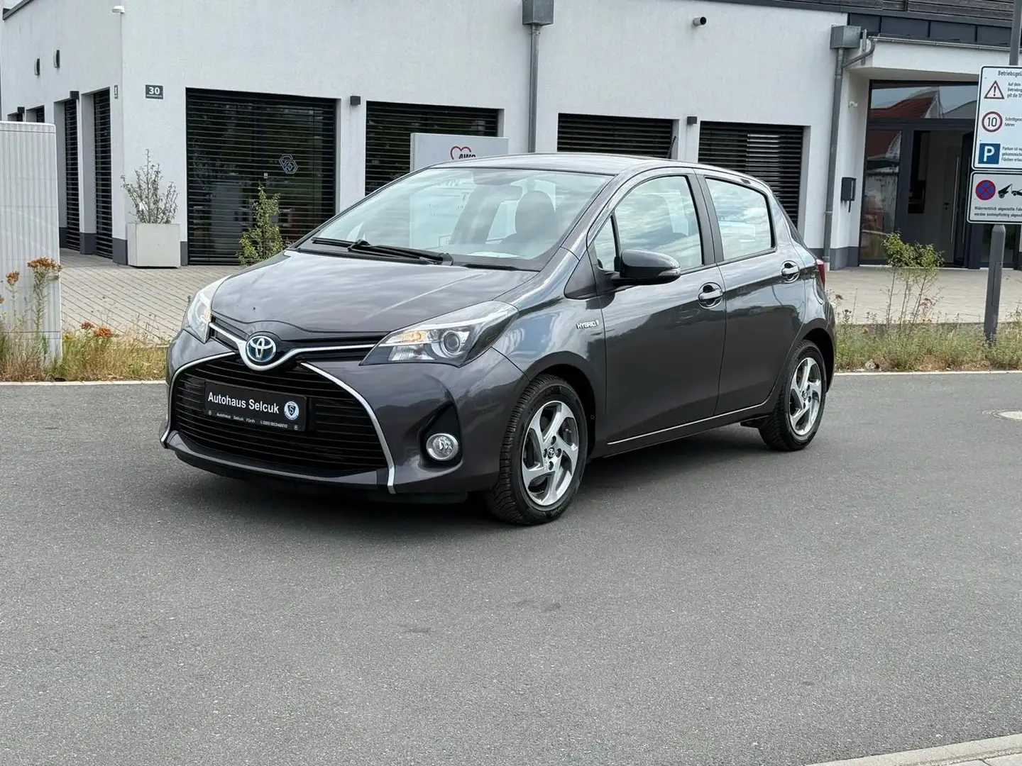 Toyota Yaris Comfort Hybrid *Klima*Automatik* Grau - 2