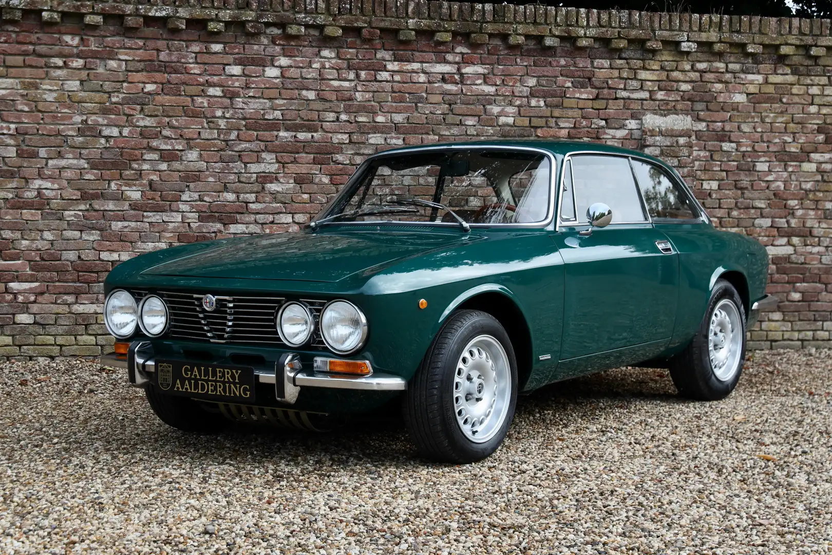 Alfa Romeo 2000 GTV Bertone Iconic 70s Verde Muschio + Cognac comb Zelená - 1