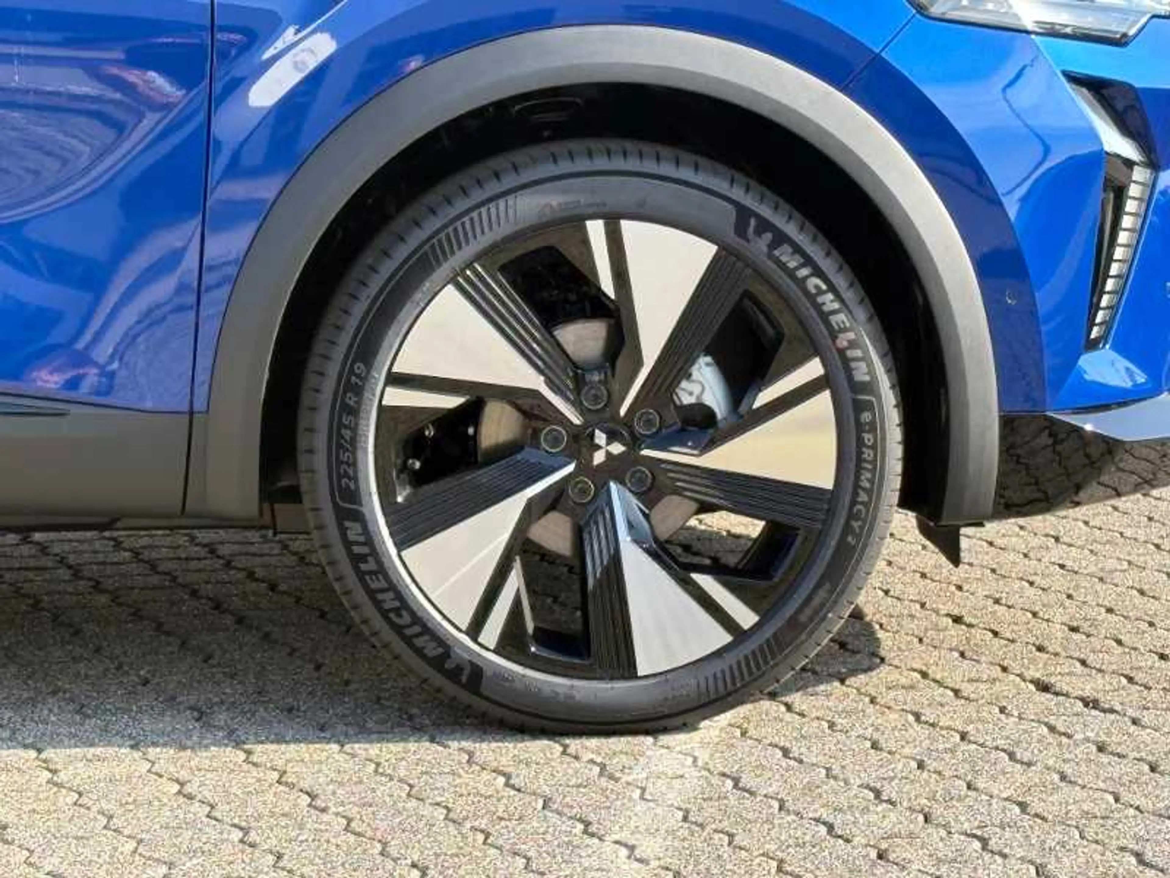 Mitsubishi Grandis Intro Edition 1.3 T-Benziner 7-DCT — photo 12