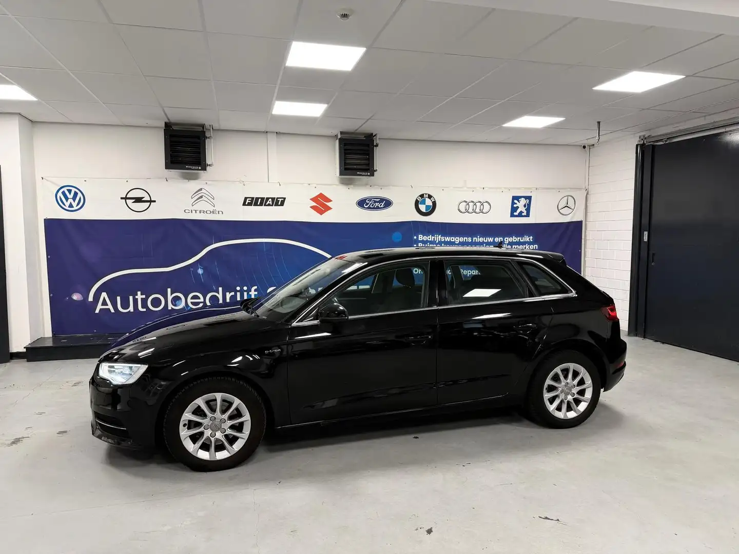 Audi A3 Sportback 1.4 TFSI Attraction Pro Line Plus g-tron Zwart - 2