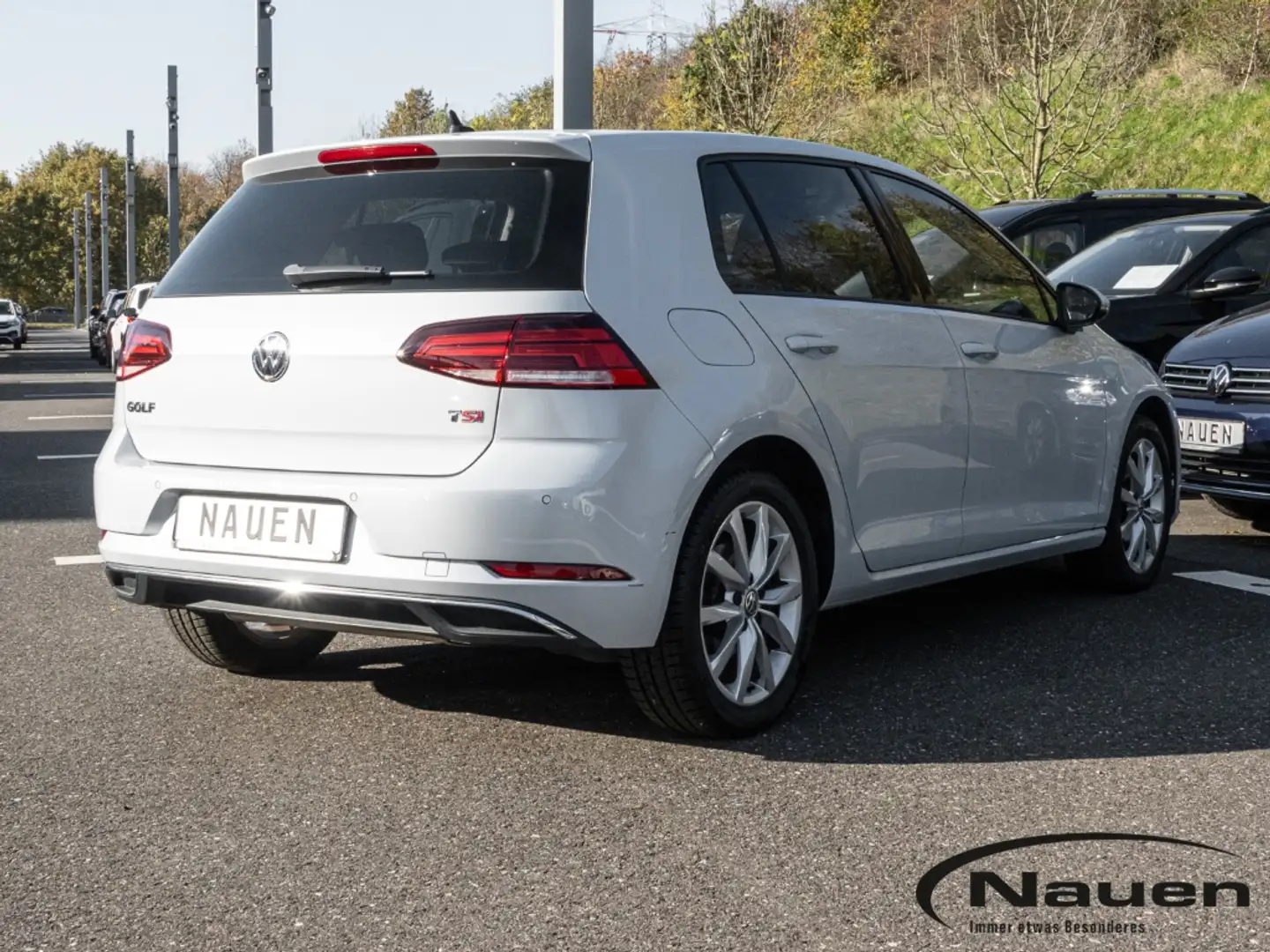 Volkswagen Golf 1.5 TSI 6-Gang Comfortline, LED, ACC, Navi Weiß - 2