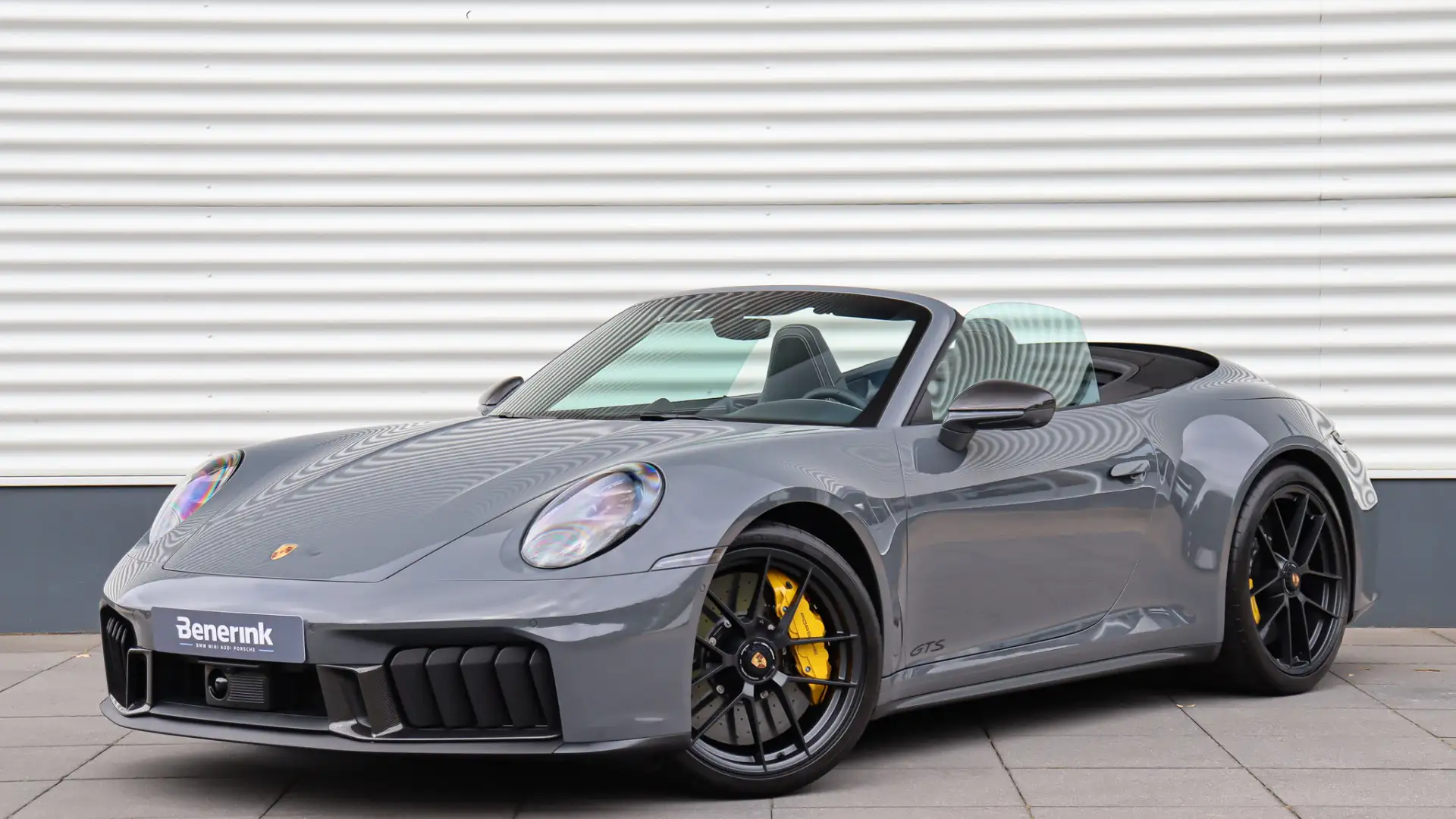Porsche 992 Cabrio 992.2 Carrera 4 GTS SportDesign Carbon | Bu Grijs - 1