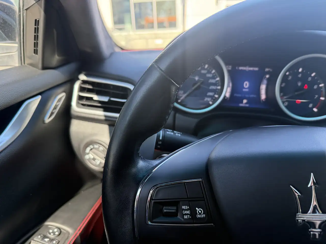Maserati Ghibli photo Maserati Ghibli