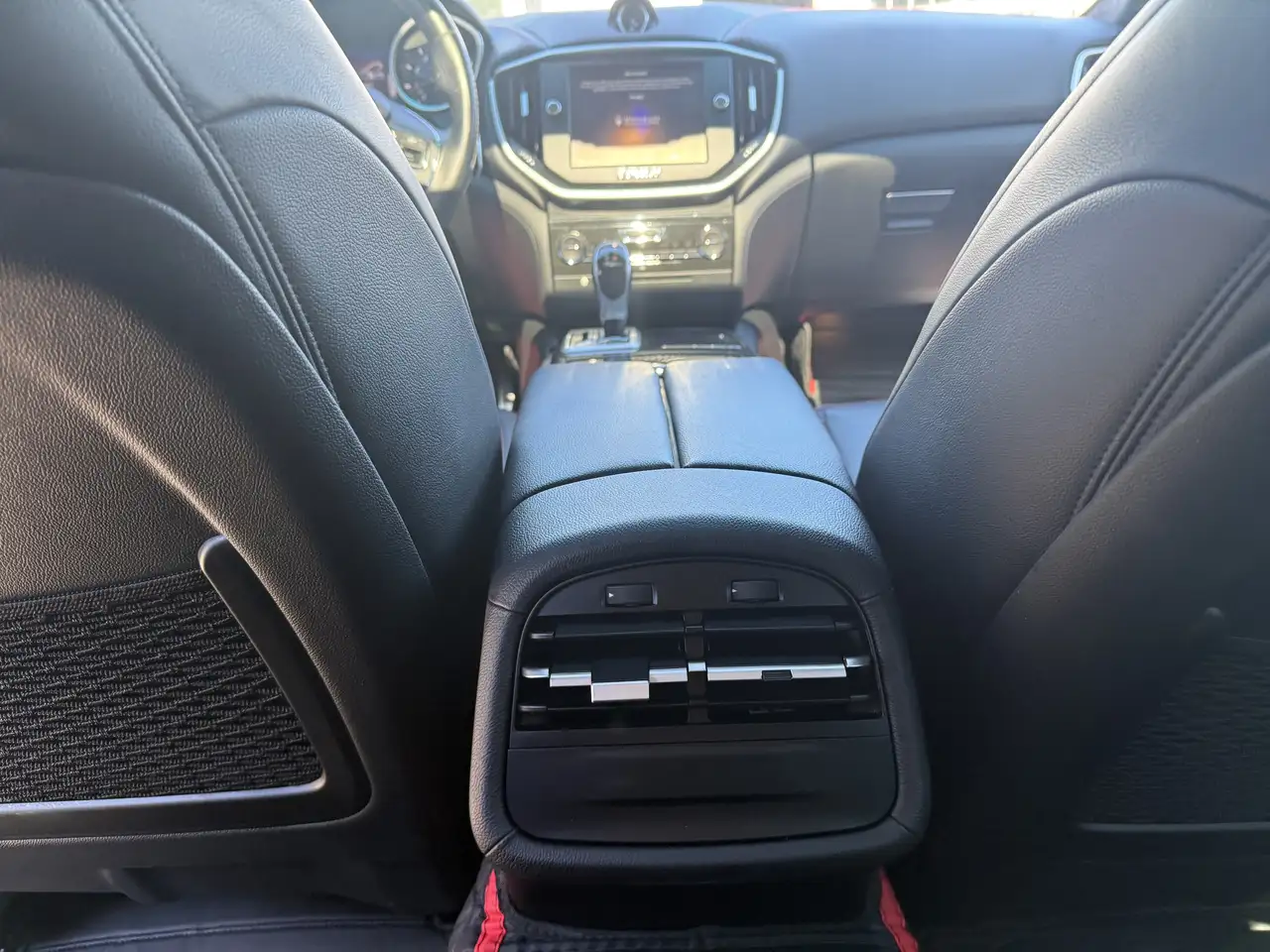 Maserati Ghibli photo Maserati Ghibli