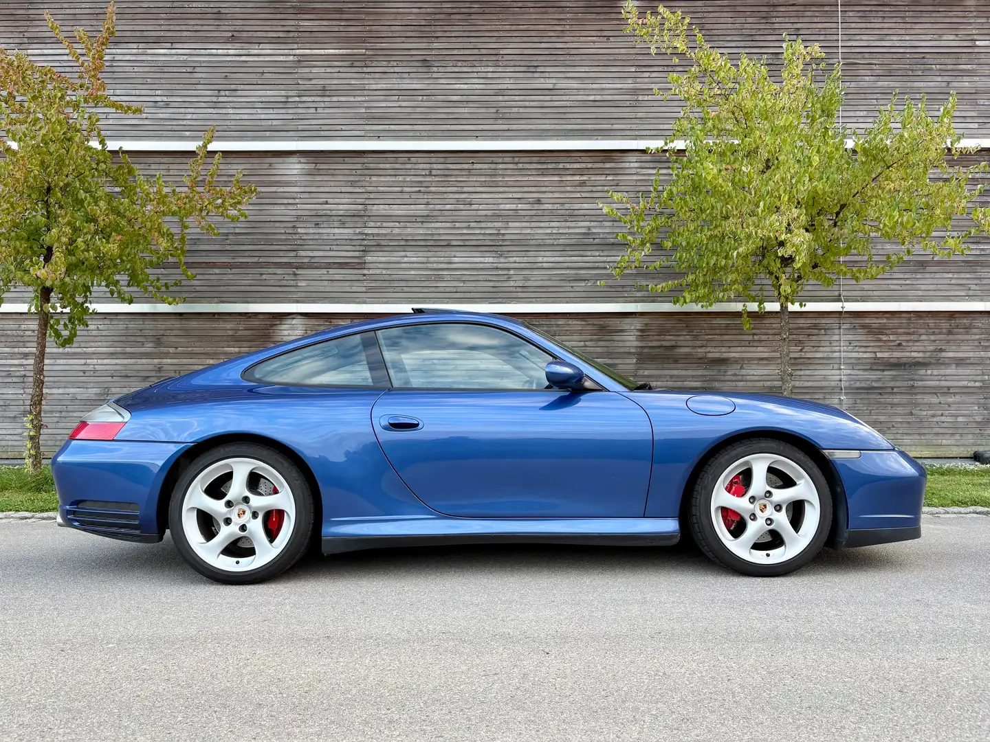 Porsche 996 911 Carrera 4S - Cobaltblau Metallic - Schalter Blau - 1