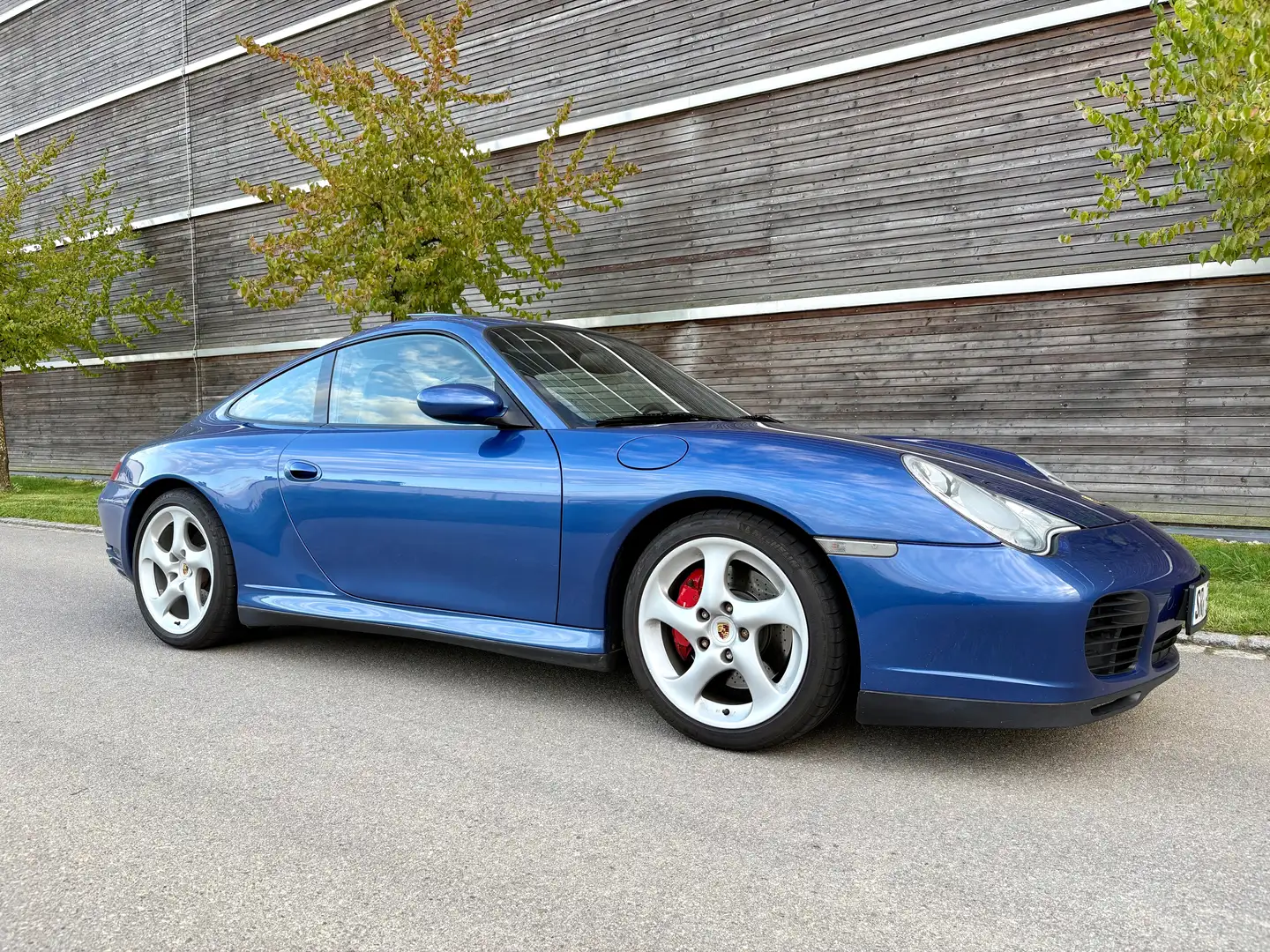 Porsche 996 911 Carrera 4S - Cobaltblau Metallic - Schalter Blau - 2