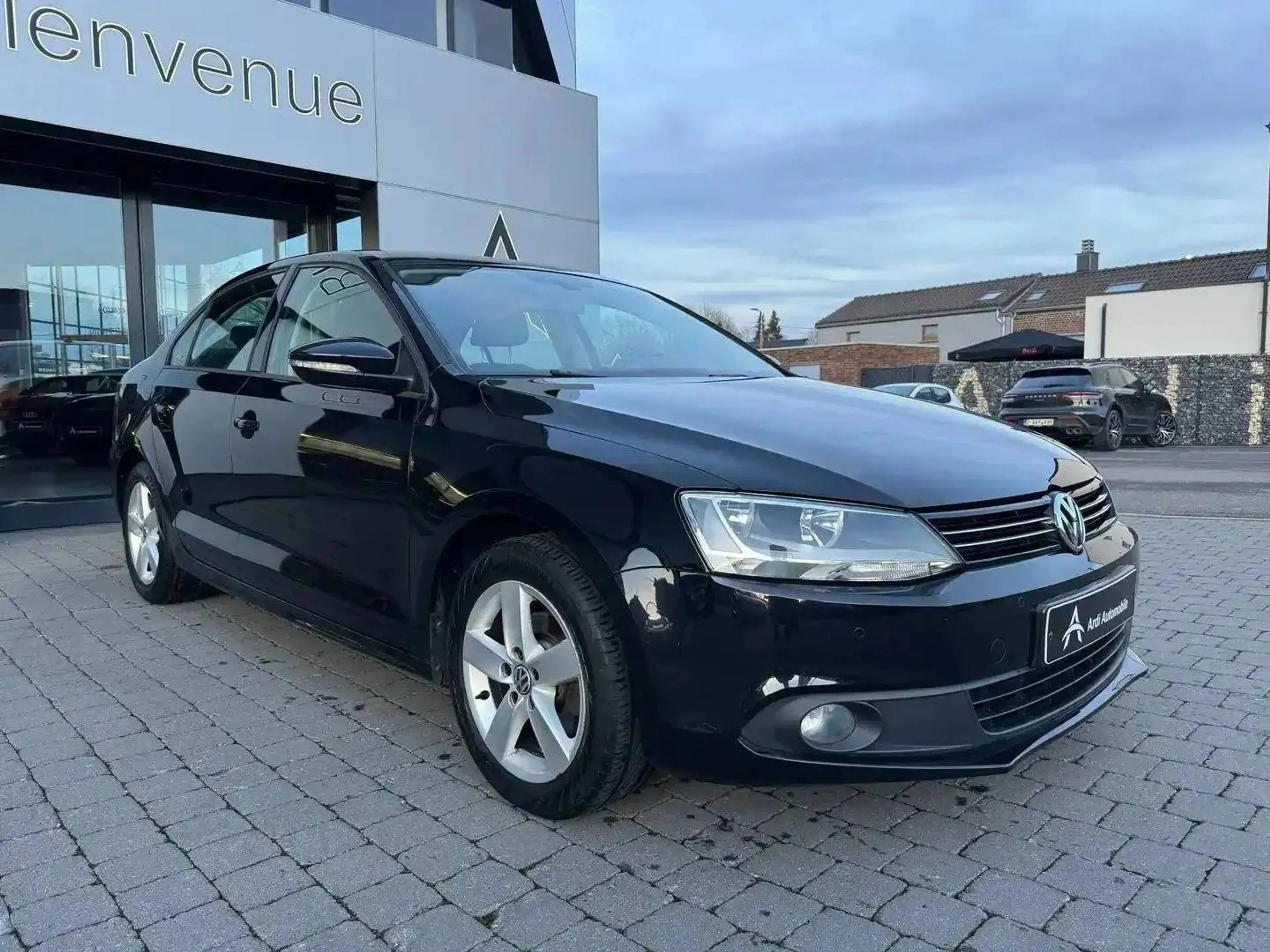 Volkswagen Jetta 1.6 TDi *GARANTIE 12 MOIS*1er PROPRIETAIRE* — photo 3