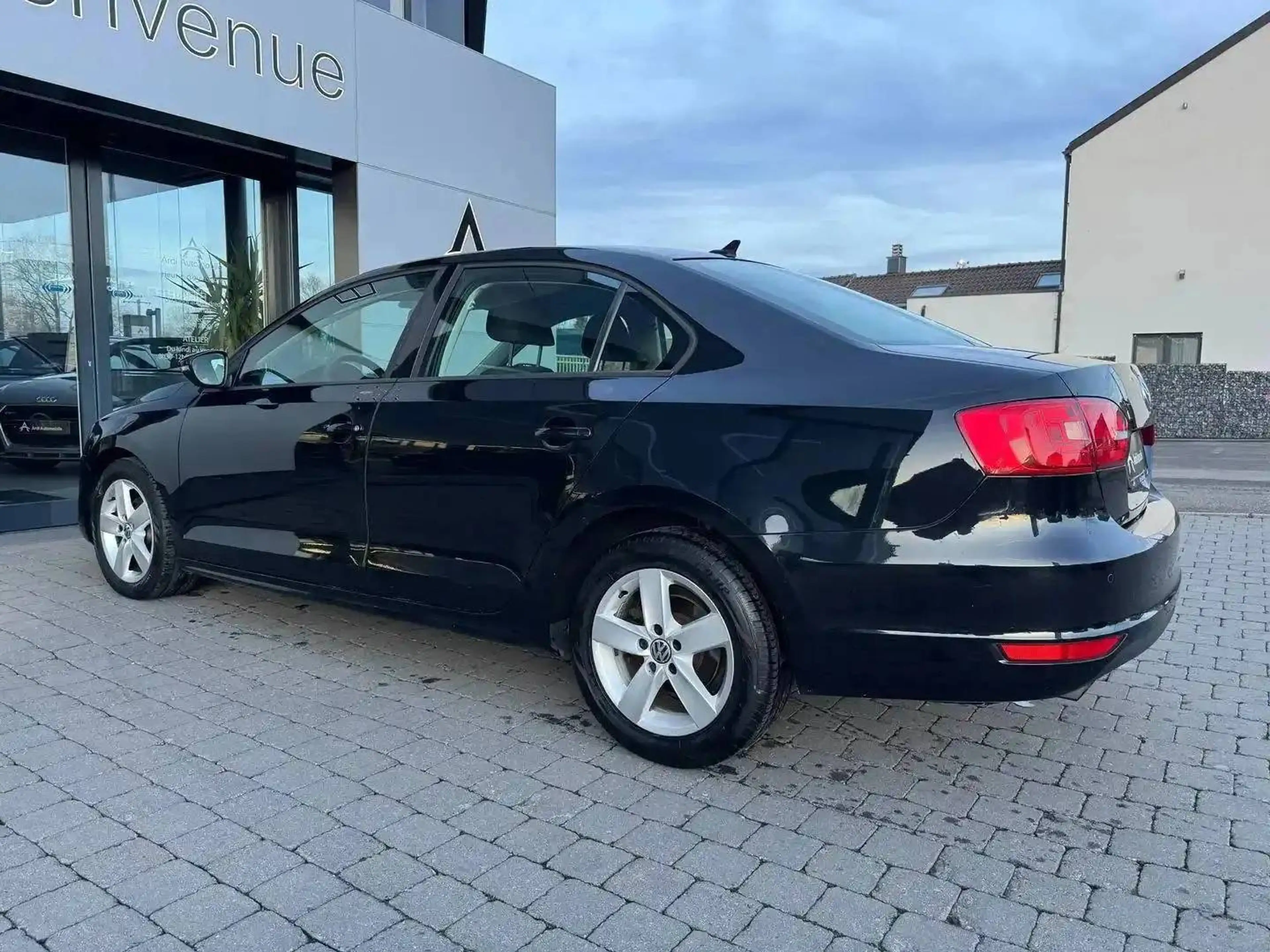 Volkswagen Jetta 1.6 TDi *GARANTIE 12 MOIS*1er PROPRIETAIRE* — photo 14